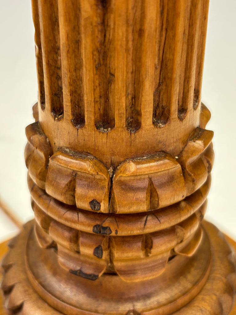 Ancienne lampe de table à colonne corinthienne en chêne sculpté C.I.C. - néoclassique en vente 10
