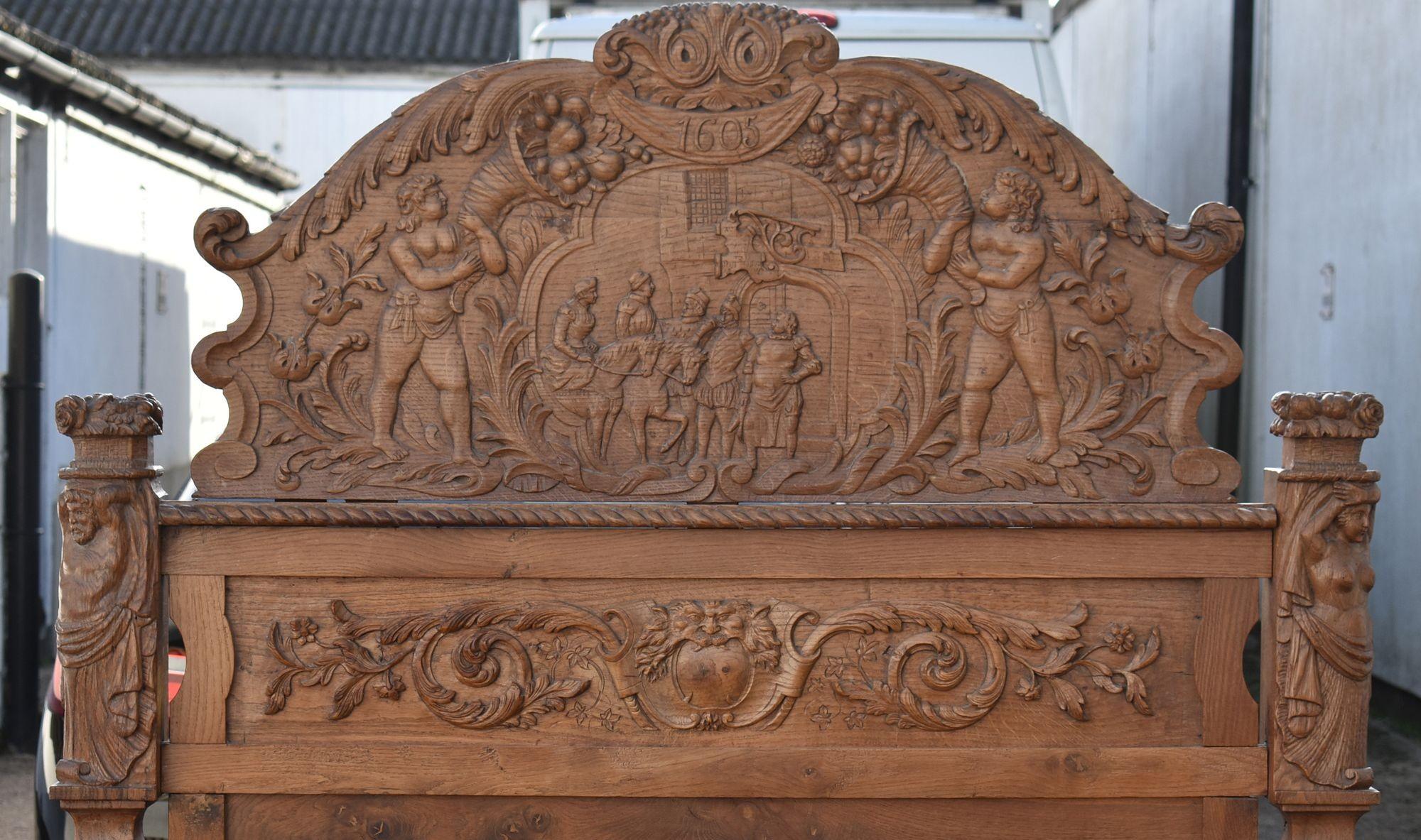 Antique Carved Oak Double Bed In Good Condition For Sale In Chelmsford, Essex