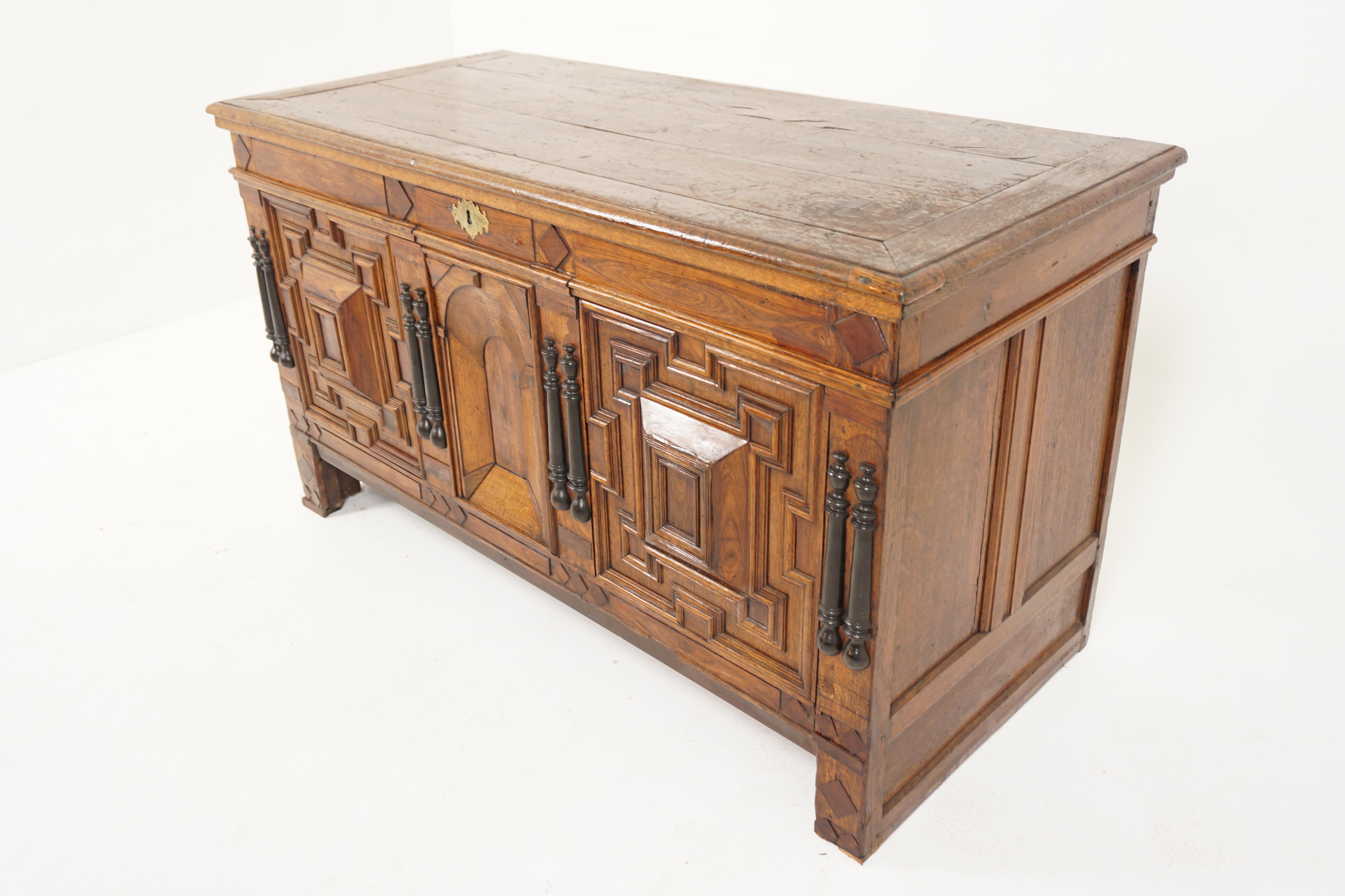 Antique carved oak Dutch trunk, dowry or blanket box, coffer, Holland 1790, H346

Holland 1790
Solid oak
Original finish
Rectangular moulded top
Lift up top
Opens to reveal large storage space
Three carved panels on the front
Brass escutcheon with