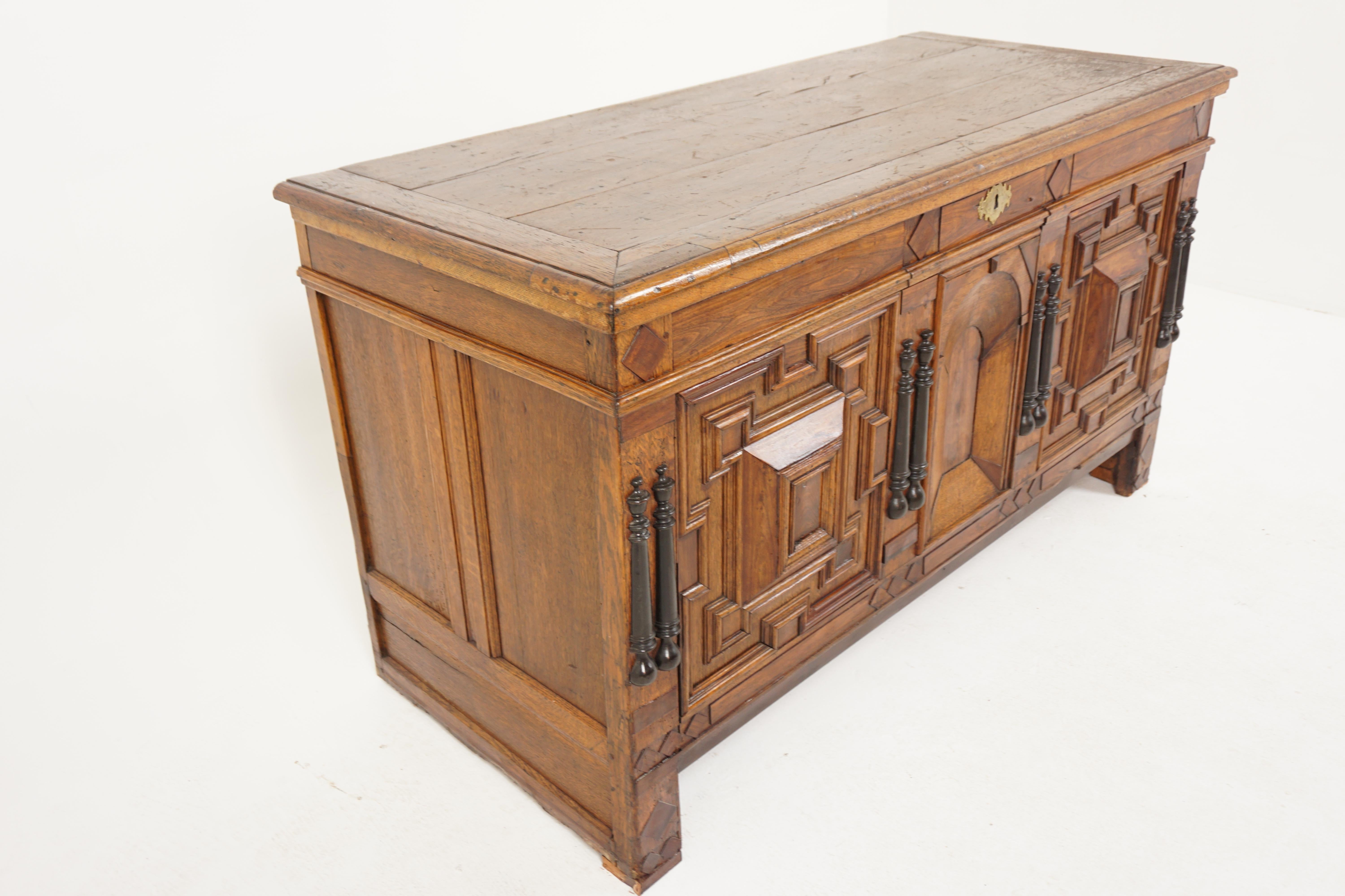 Antique Carved Oak Dutch Trunk, Dowry/Blanket Box, Coffer, Holland 1790, H346 In Good Condition For Sale In Vancouver, BC