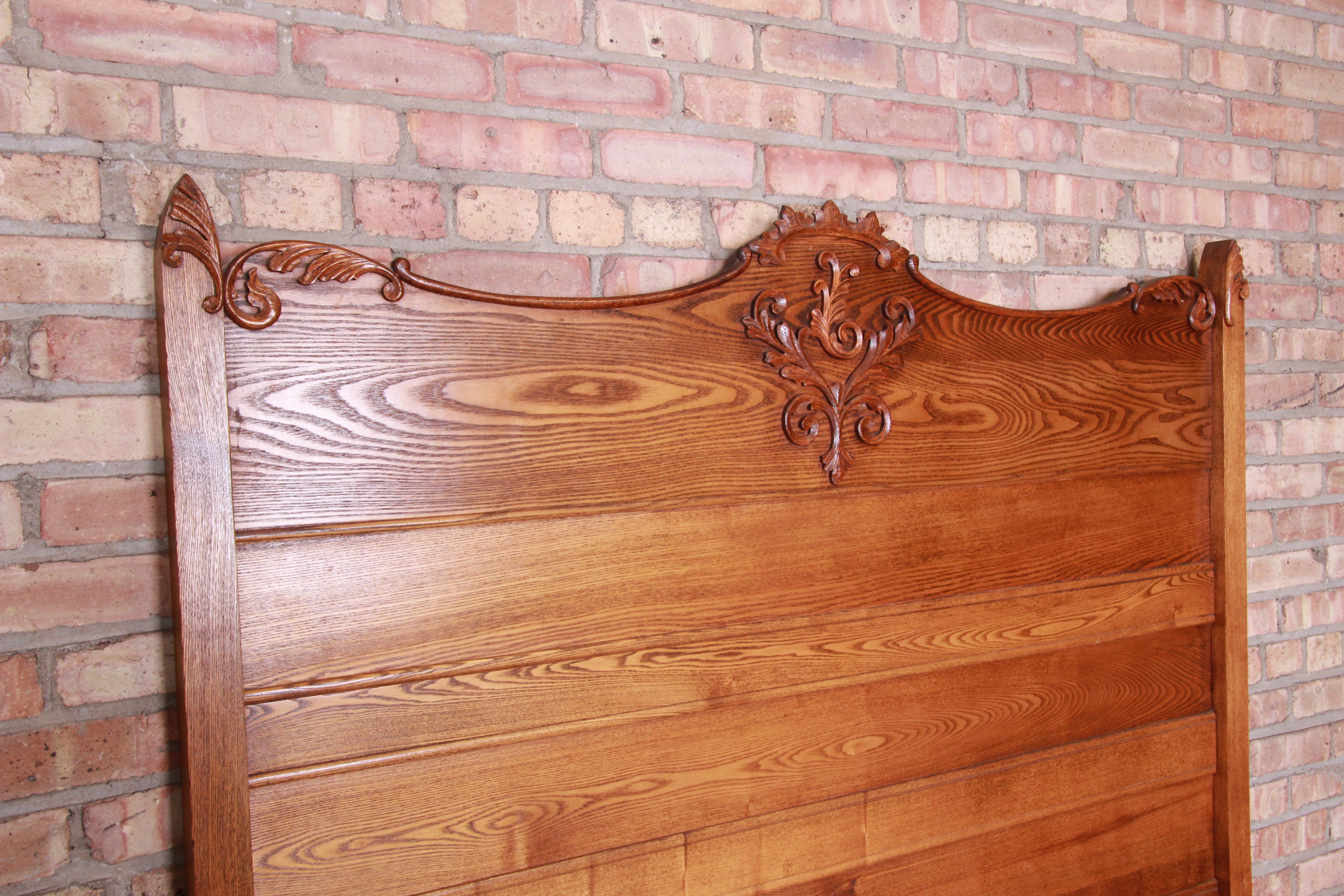 Antique Carved Oak Full Size Bed, circa 1900 In Good Condition In South Bend, IN