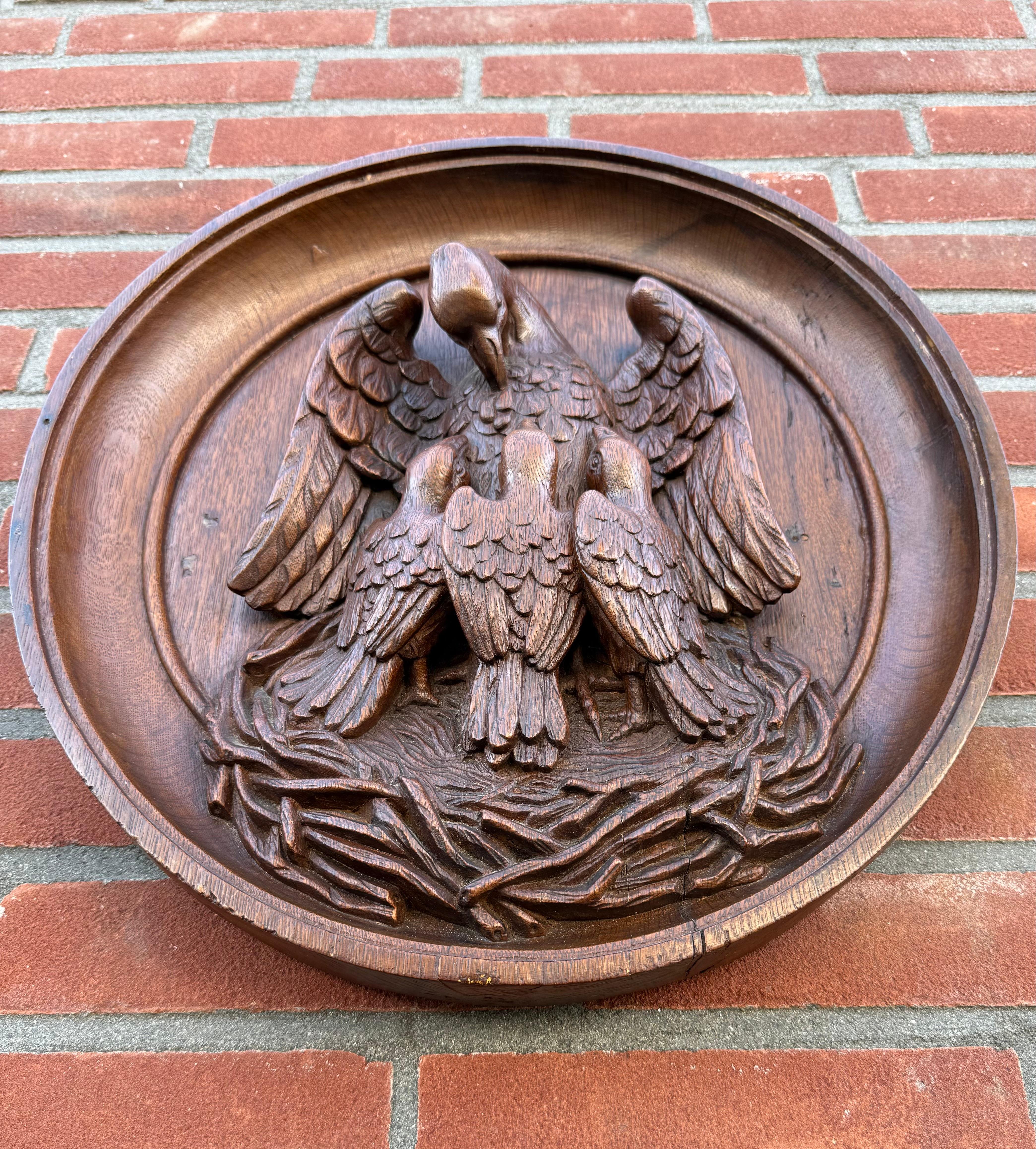 Antique Carved Oak Gothic Art Round Panel of Feeding Pelican as Symbol of Christ For Sale 1