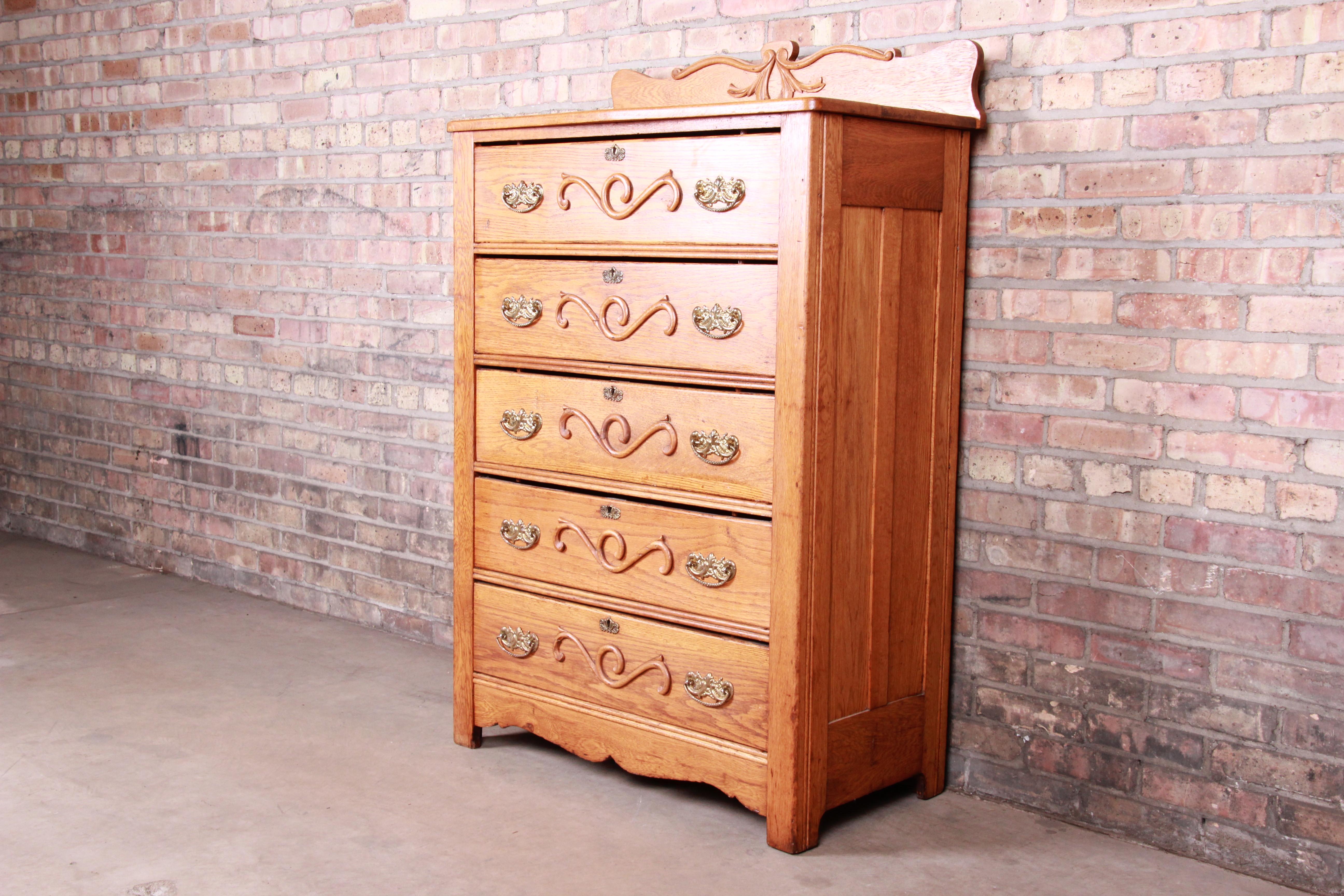 A gorgeous antique solid carved oak five-drawer highboy dresser

USA, circa 1900

Measures: 35