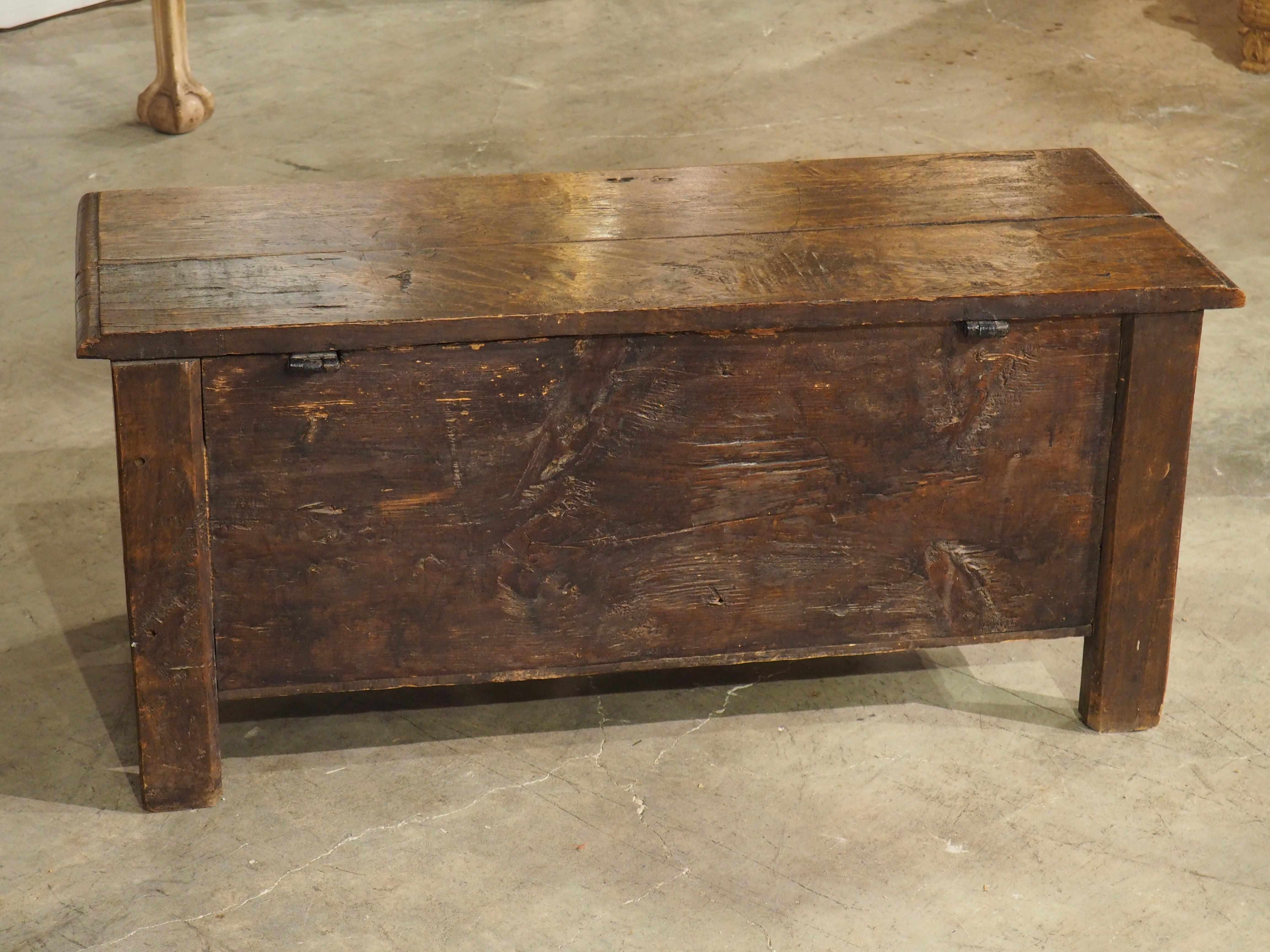 Antique Carved Oak Kutxa Trunk from the Basque Country, Early 1900s For Sale 4
