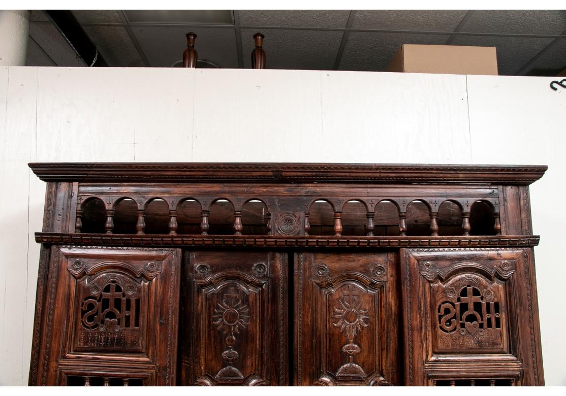 Antique Carved Oak Lit Clos Bed From Brittany France In Fair Condition For Sale In Bridgeport, CT