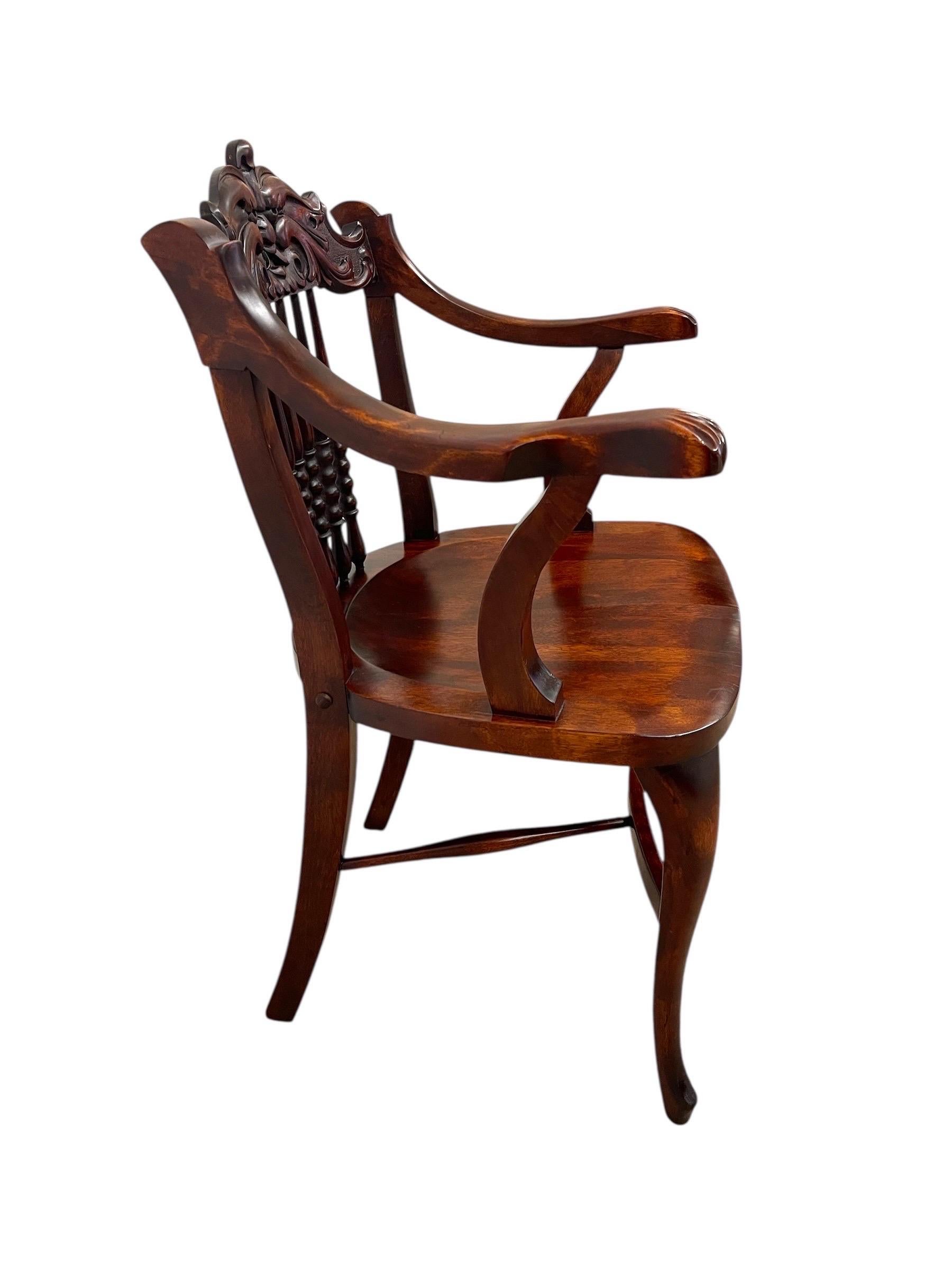 20ième siècle Ancienne chaise à accoudoirs en chêne sculpté Northwind ou Greene & Greene, accoudoirs Paw en vente