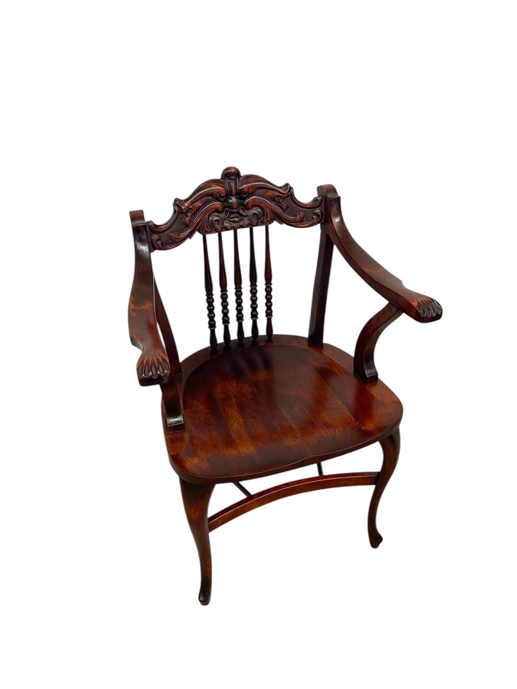 Autre Ancienne chaise à accoudoirs en chêne sculpté Northwind ou Greene & Greene, accoudoirs Paw en vente