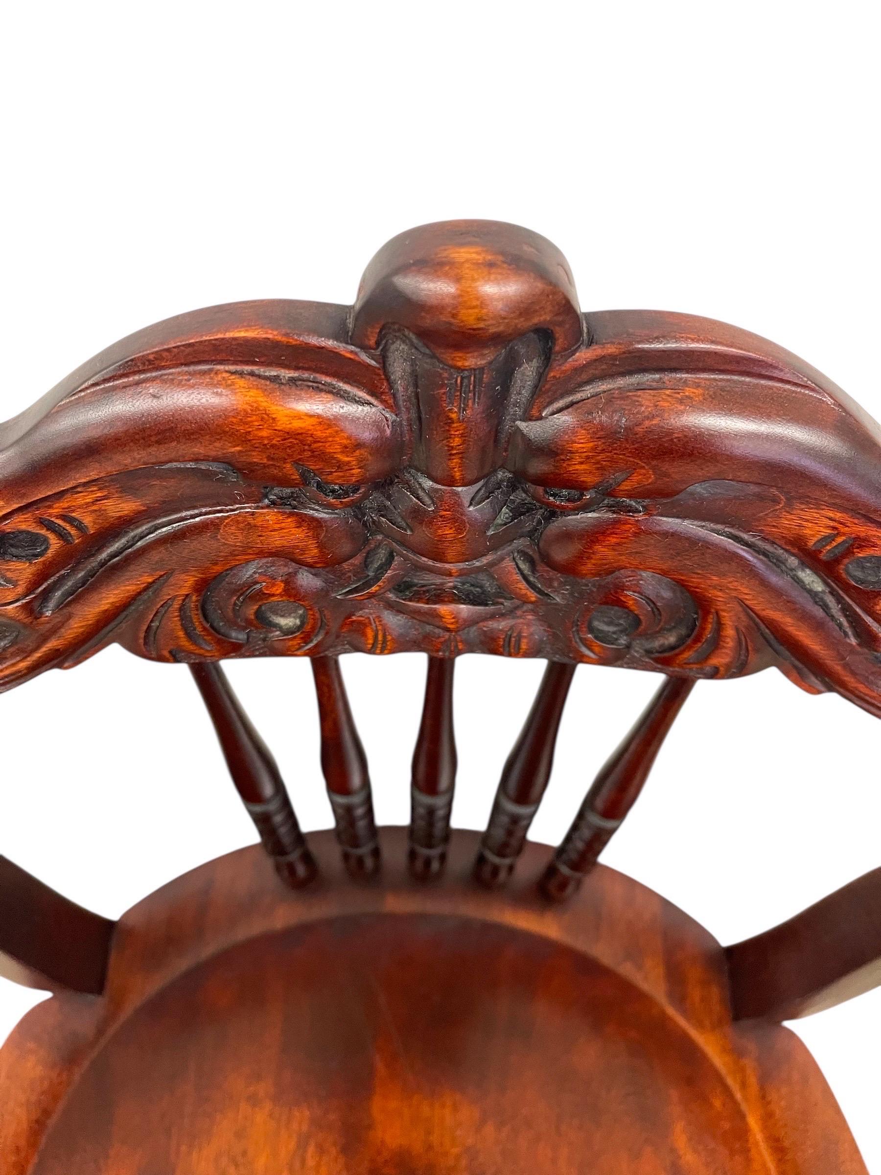 Ancienne chaise à accoudoirs en chêne sculpté Northwind ou Greene & Greene, accoudoirs Paw en vente 1