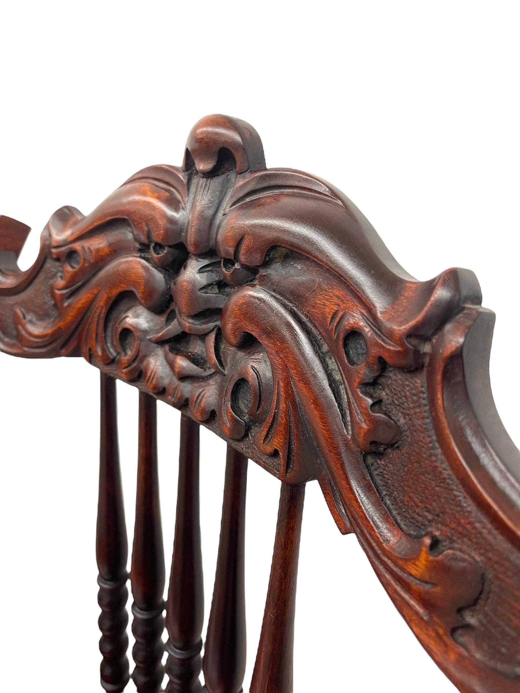 Ancienne chaise à accoudoirs en chêne sculpté Northwind ou Greene & Greene, accoudoirs Paw en vente 2
