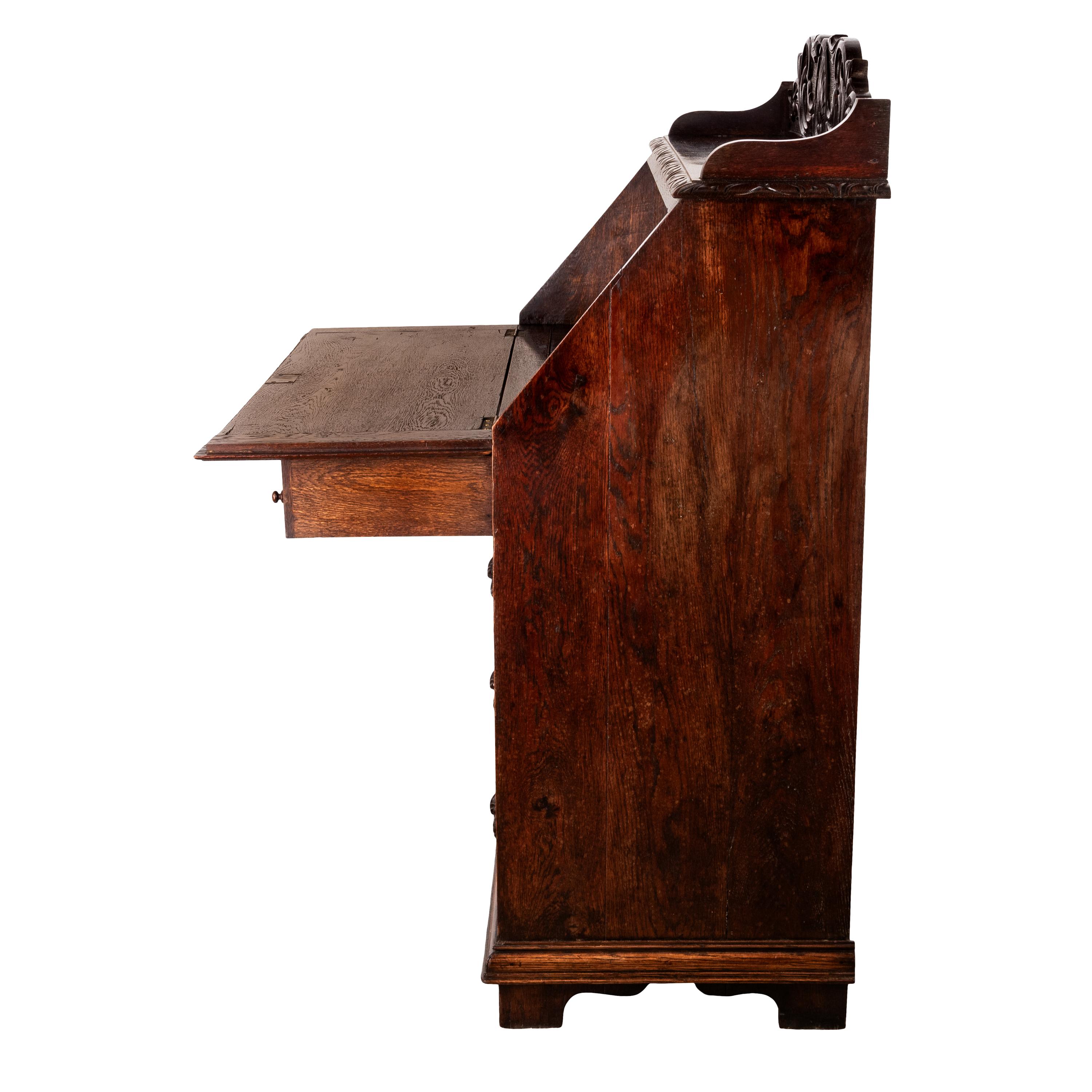 Antique Carved Oak Scottish Arts & Crafts Green Man Desk Bureau Dresser 1880  For Sale 4