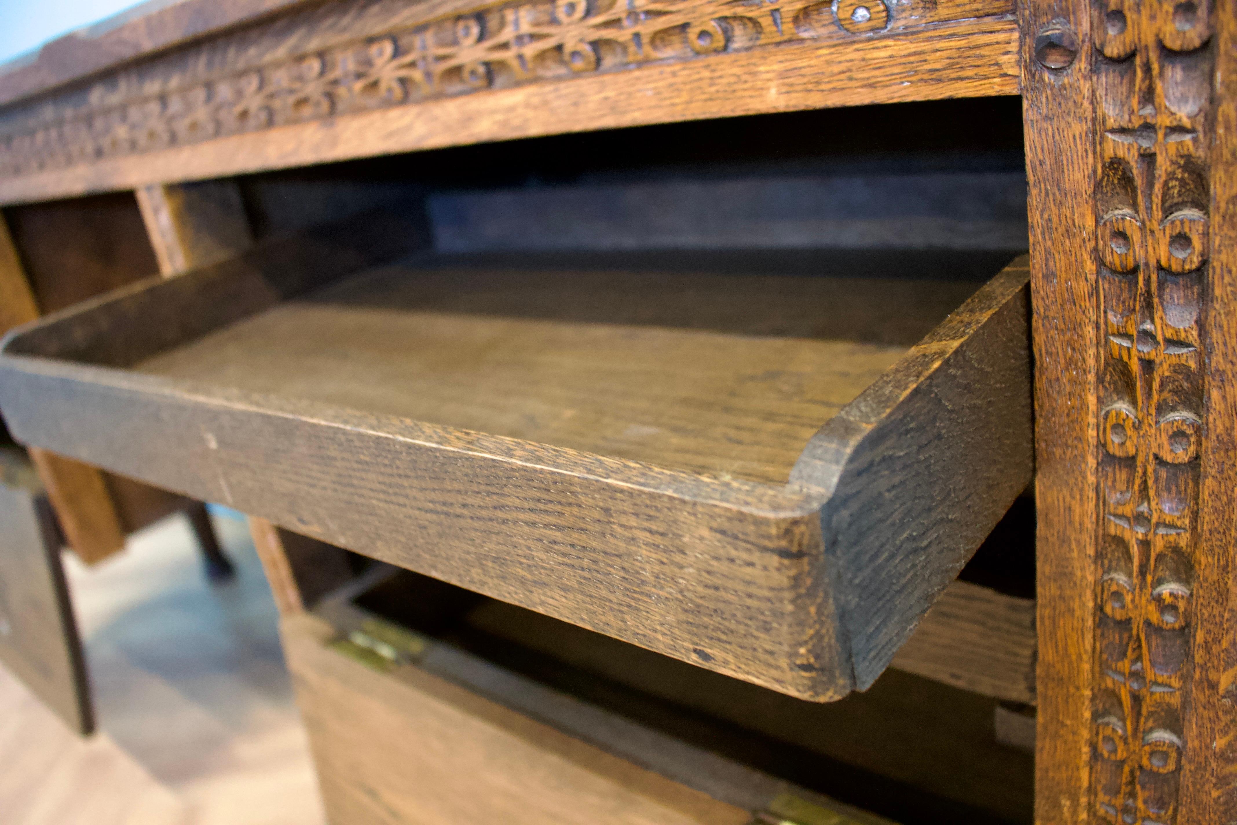 Antique Carved Oak Side Table or Sideboard, 19th Century en vente 2