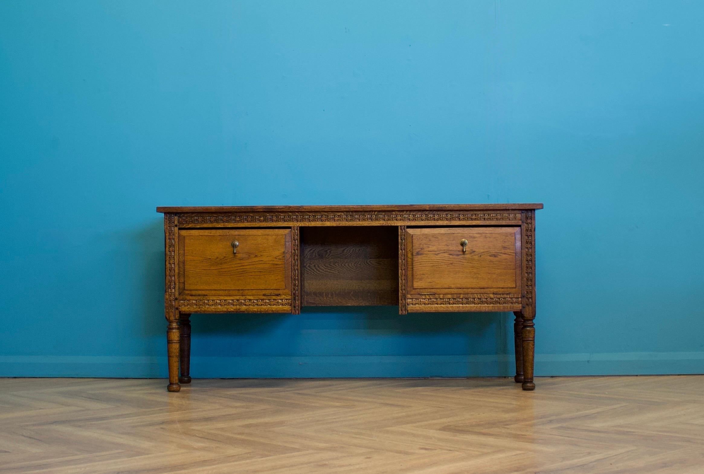 Jacobéen Antique Carved Oak Side Table or Sideboard, 19th Century en vente