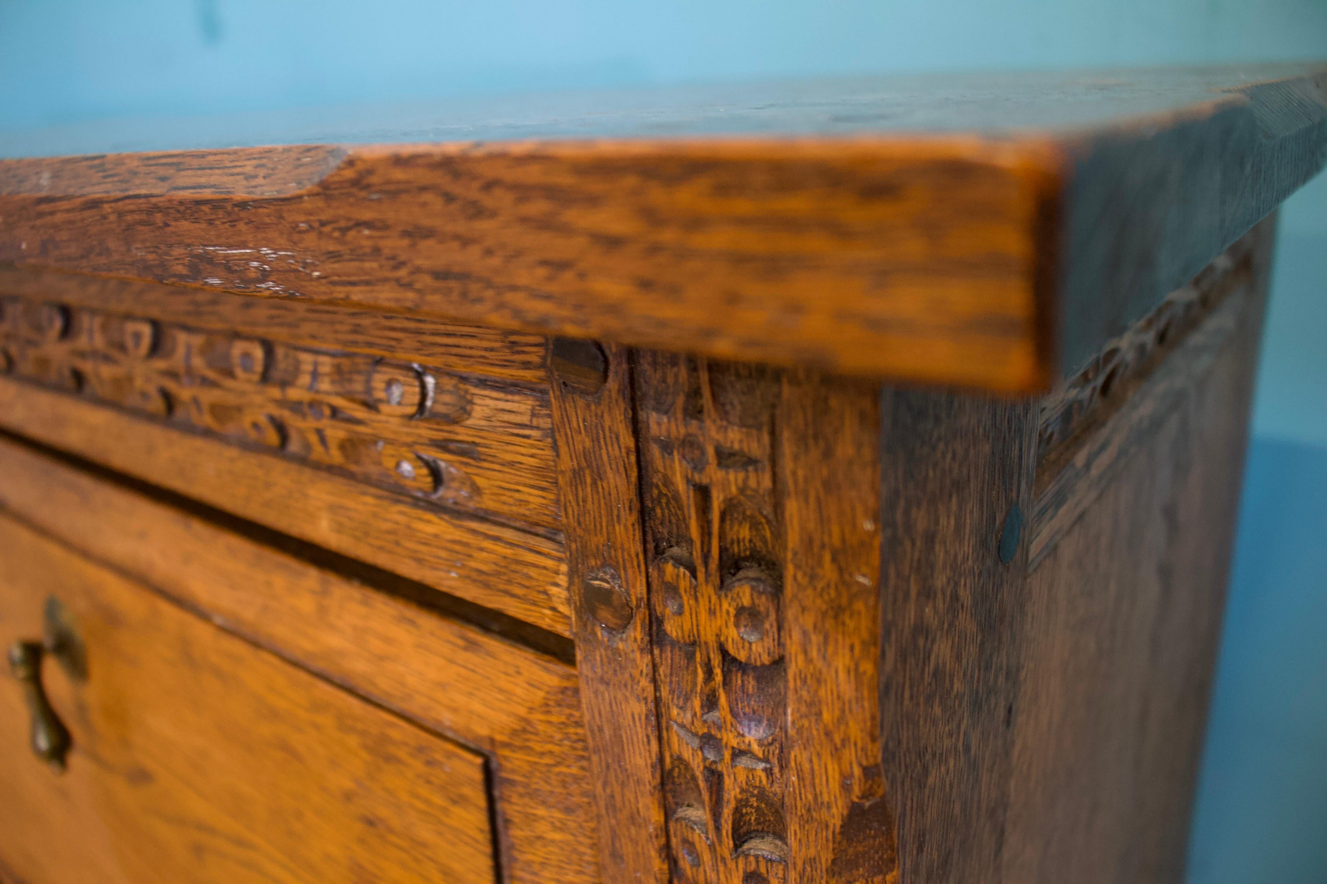 Antique Carved Oak Side Table or Sideboard, 19th Century en vente 1