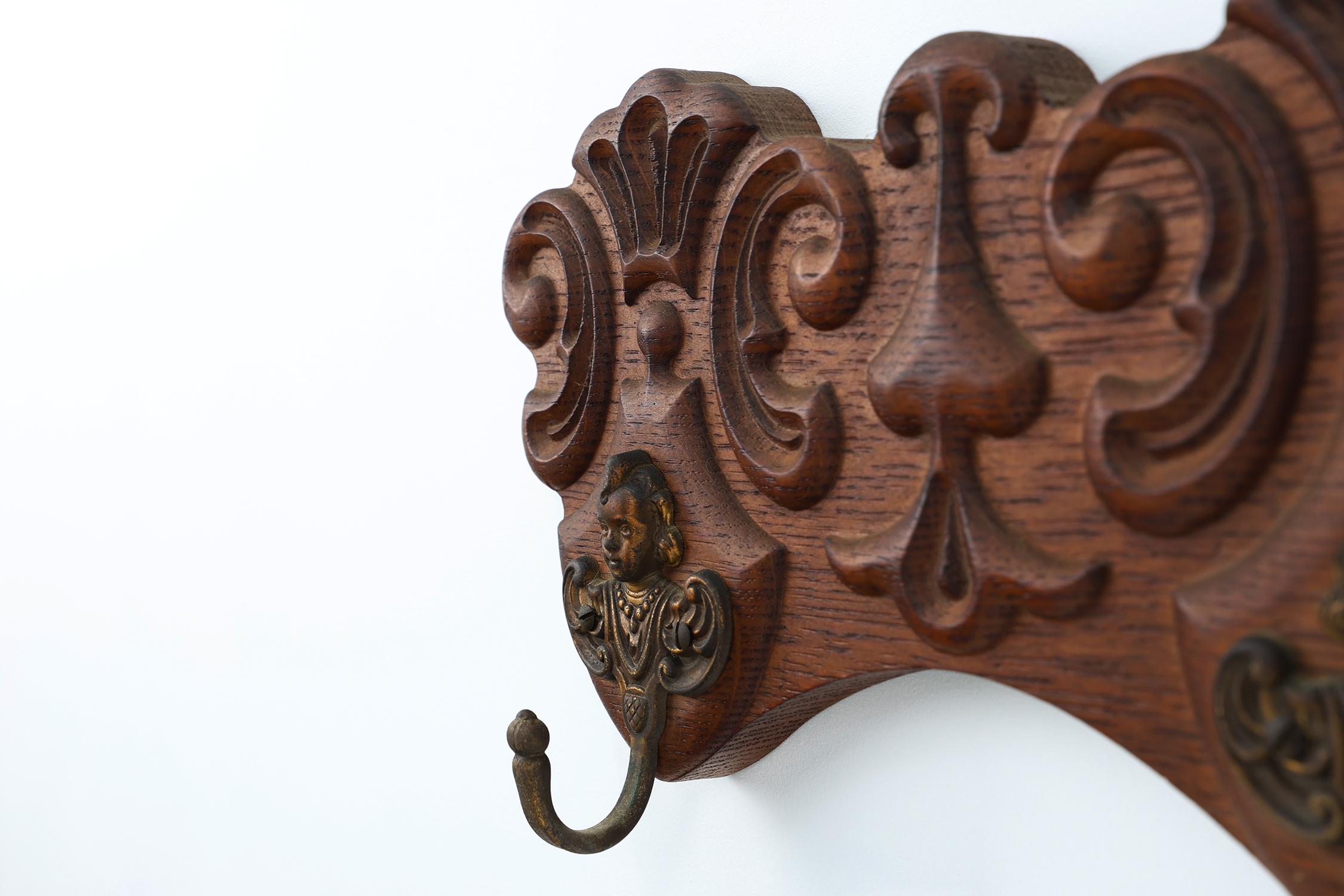 Antique Carved oak Wall mount coat rack with 3 brass angel hooks, France 1900s In Good Condition For Sale In Meulebeke, BE