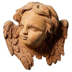 Antico Cherubino di pino intagliato da appendere al muro