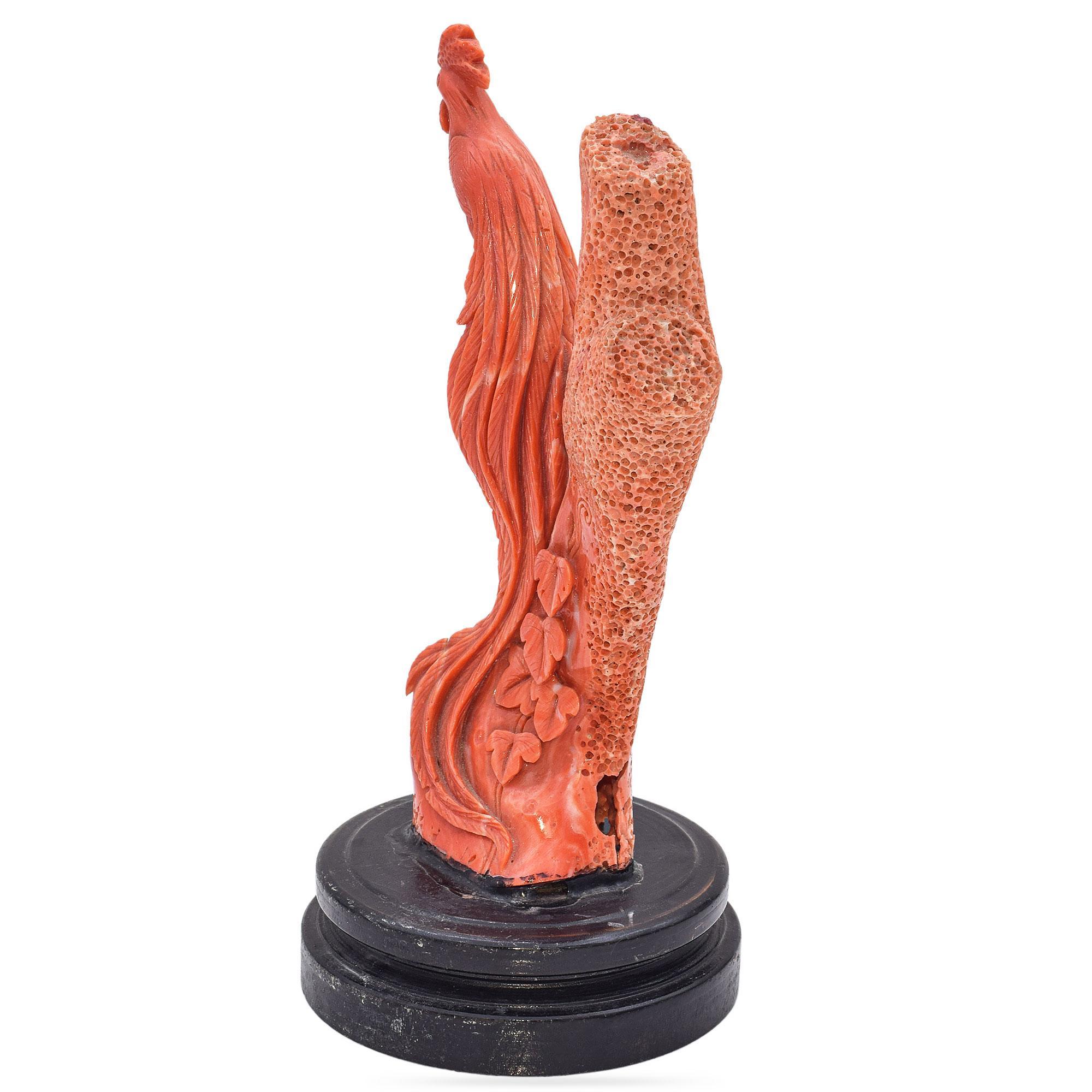 Non taillé Coq antique sculpté en corail rouge en vente