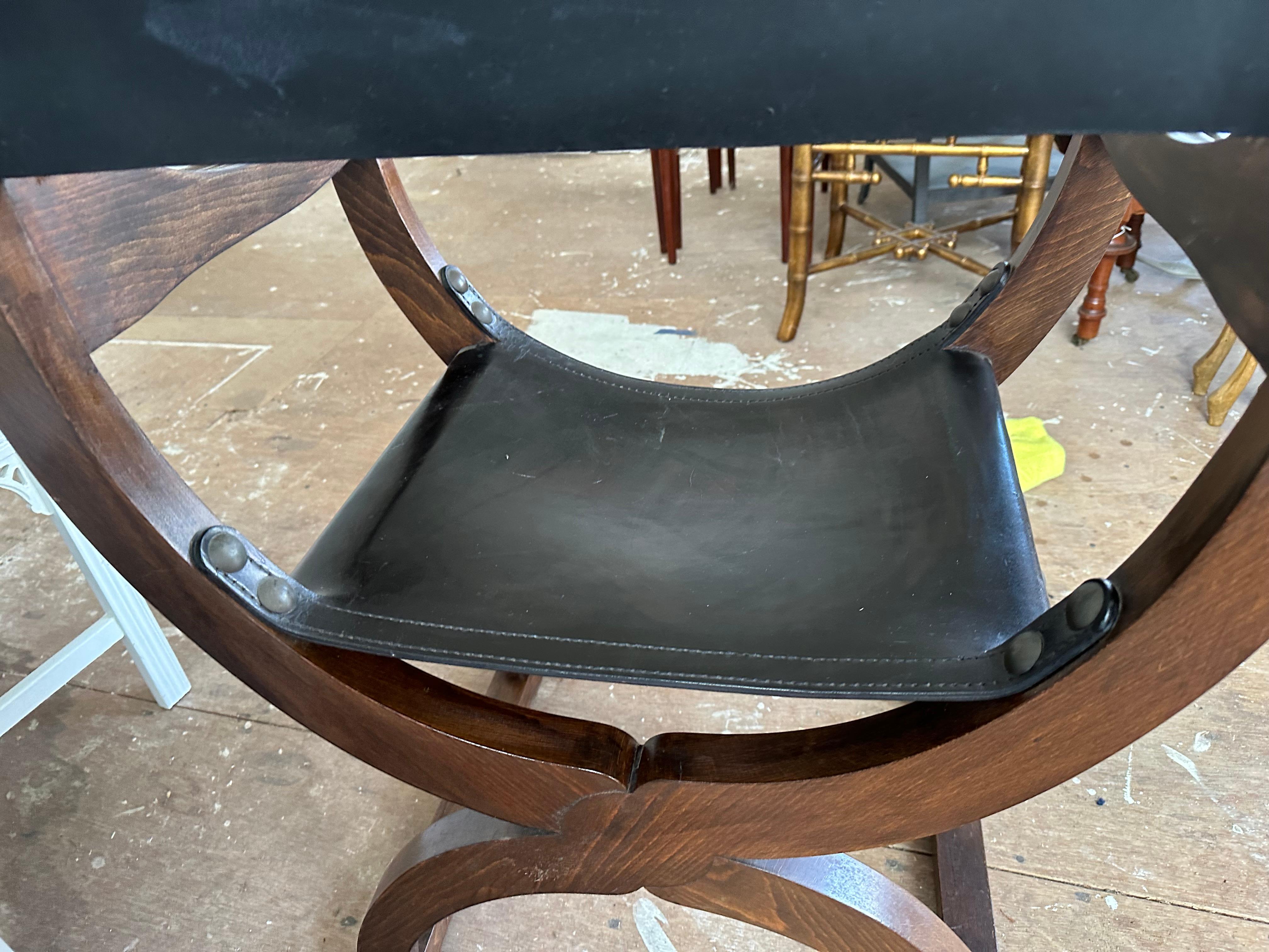 Ancienne chaise trône sculptée de style Renaissance en vente 4