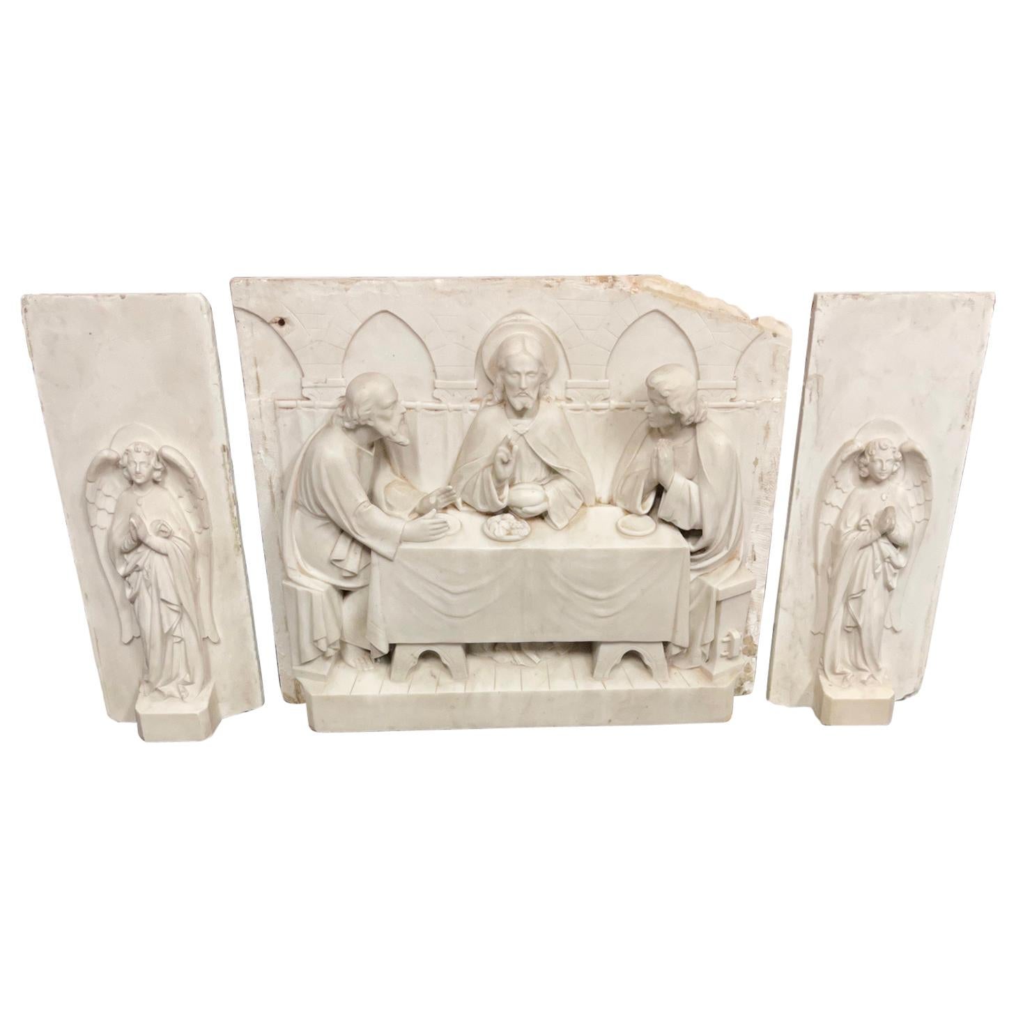 Ensemble ancien sculpté de panneaux d'autel gothiques en marbre avec le Christ, disciples et anges