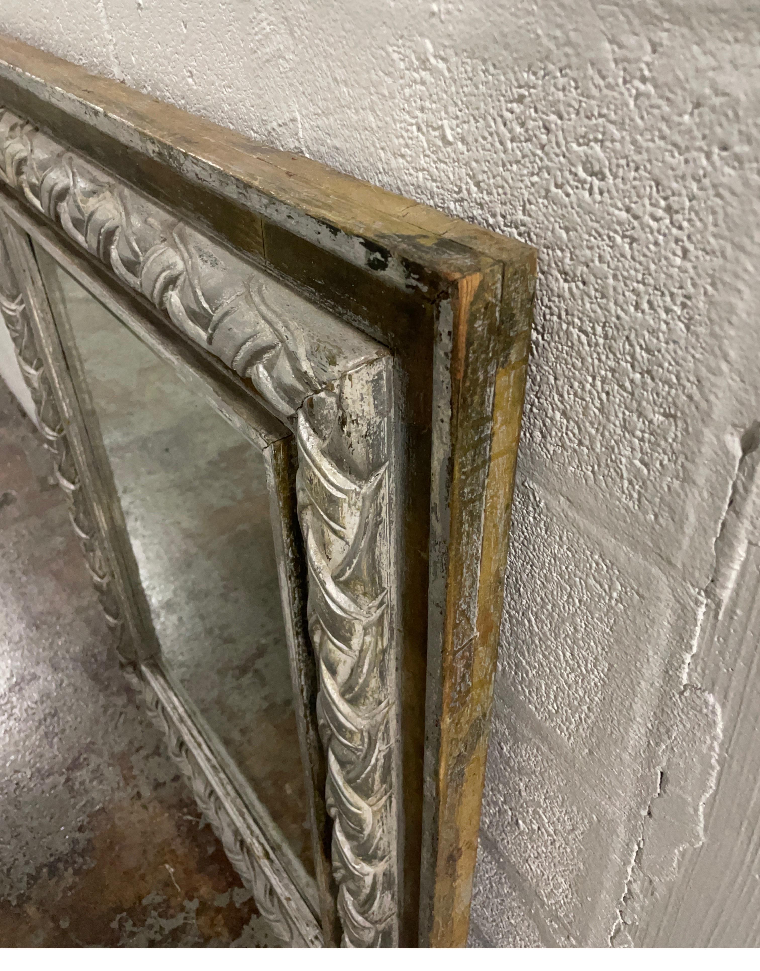 Bois doré Antique Mirror sculpté et doré à l'argent en vente