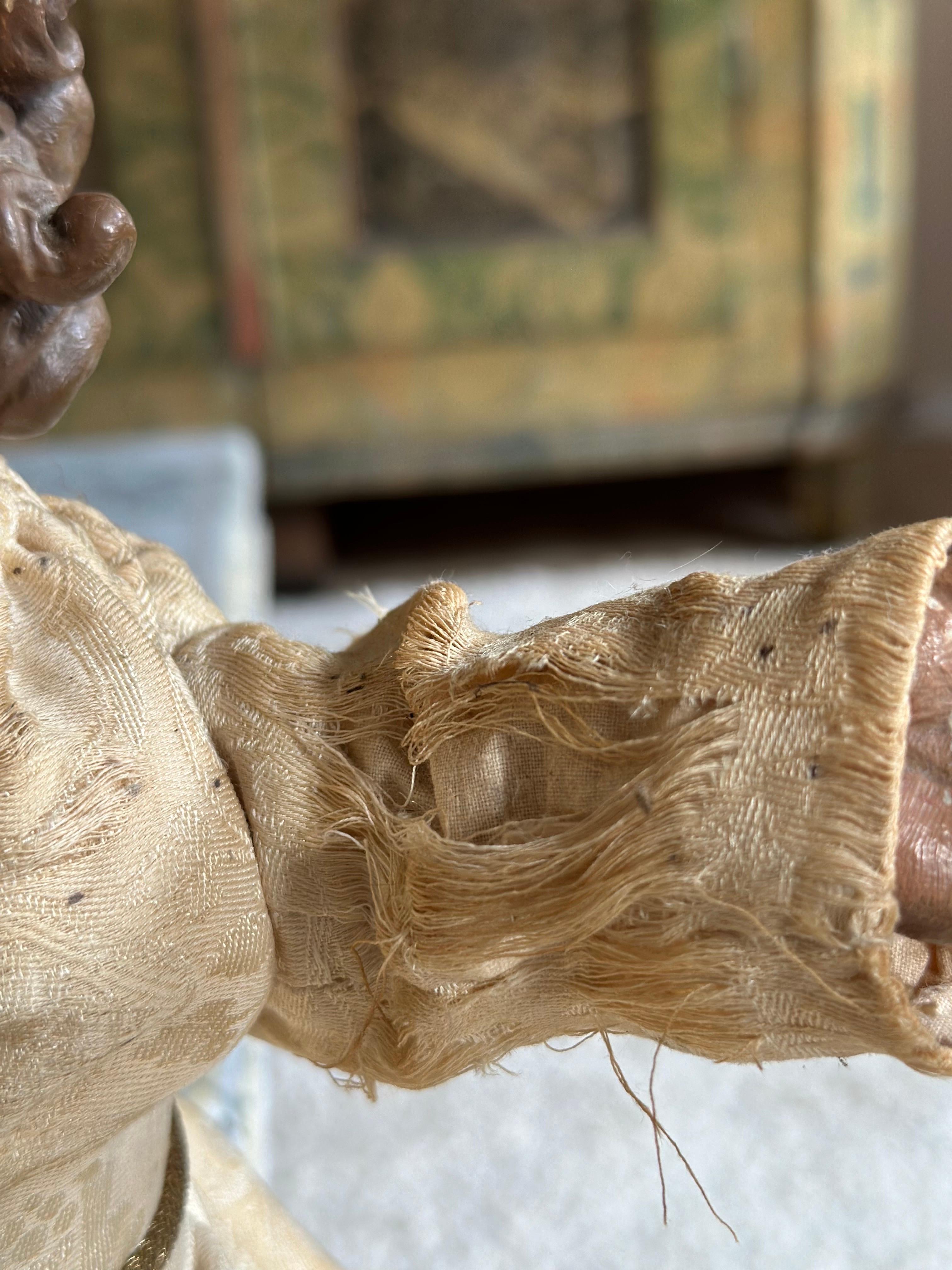Figurine ancienne sculptée, Circa 1800 - Child Child en vente 3