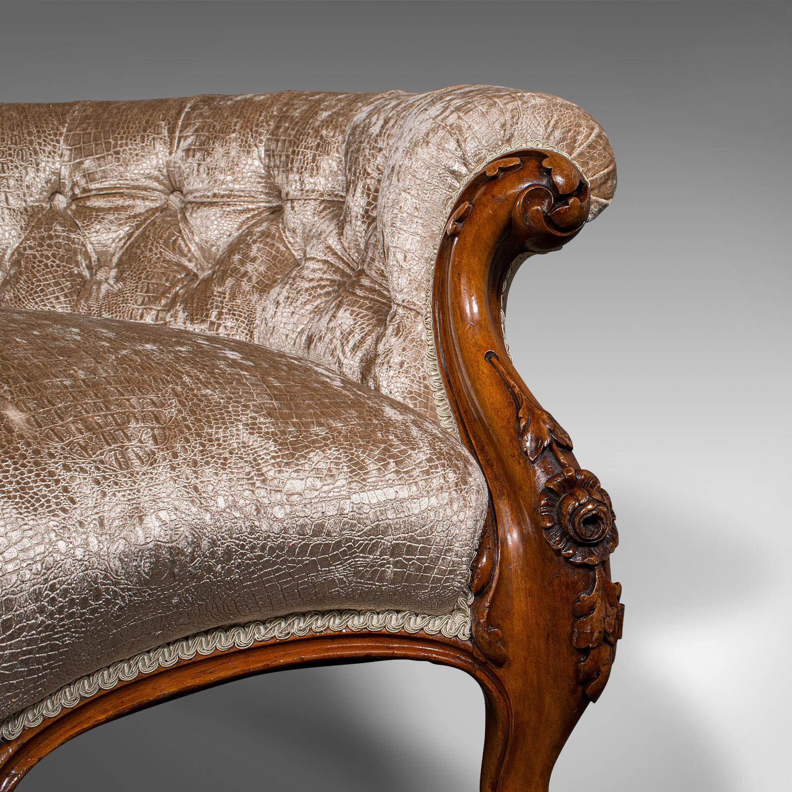 Antikes geschnitztes Sofa mit Löffelrückenlehne, englisch, Nussbaum, Showpiece, viktorianisch im Angebot 5