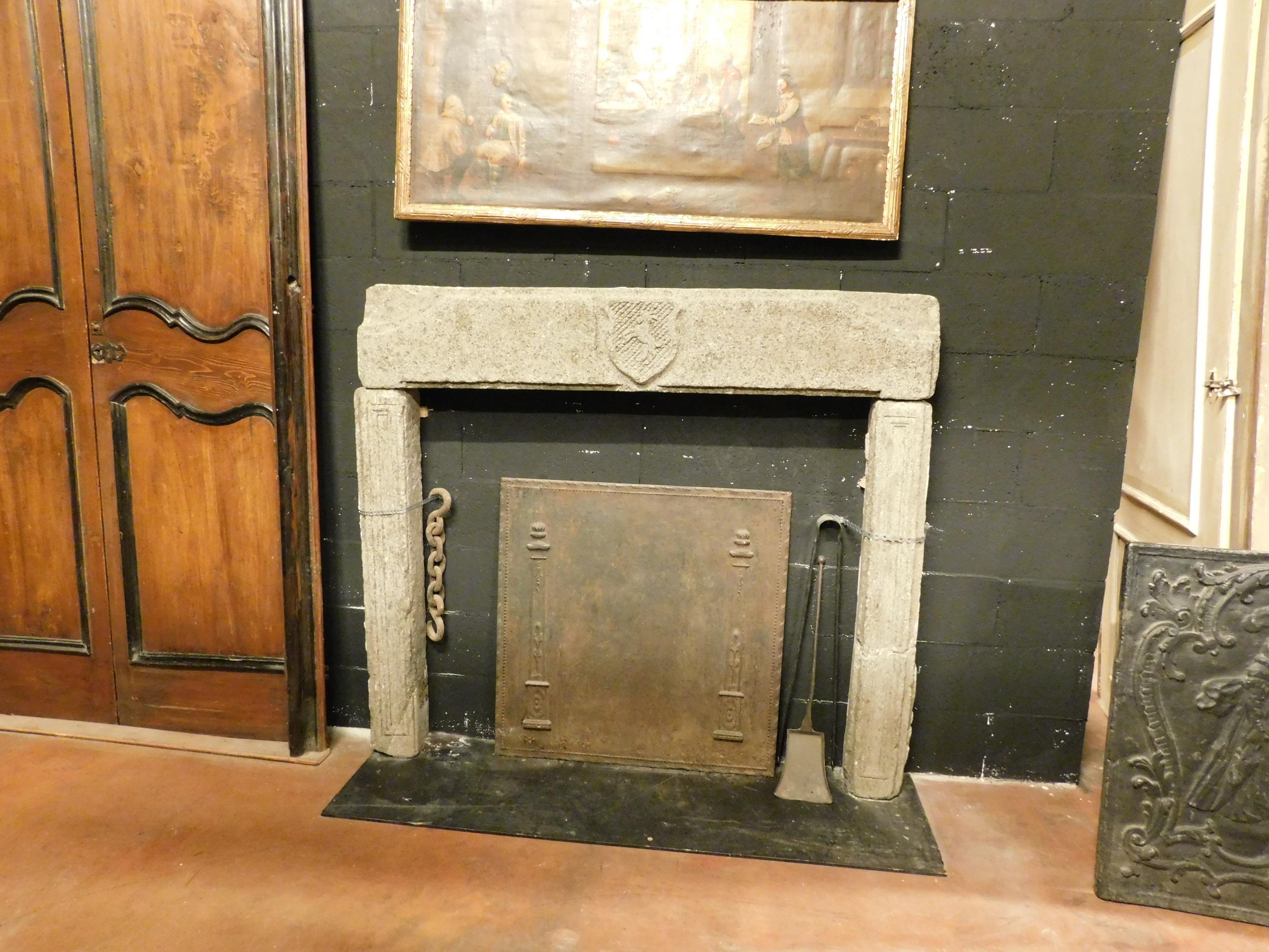 Antique sandstone fireplace mantel, with family crest carved by hand with animal symbol, elegant and refined even if in stone, suitable for both modern and rustic or mountain interiors.
External maximum size 147 cm wide, height 132 cm, thickness 15