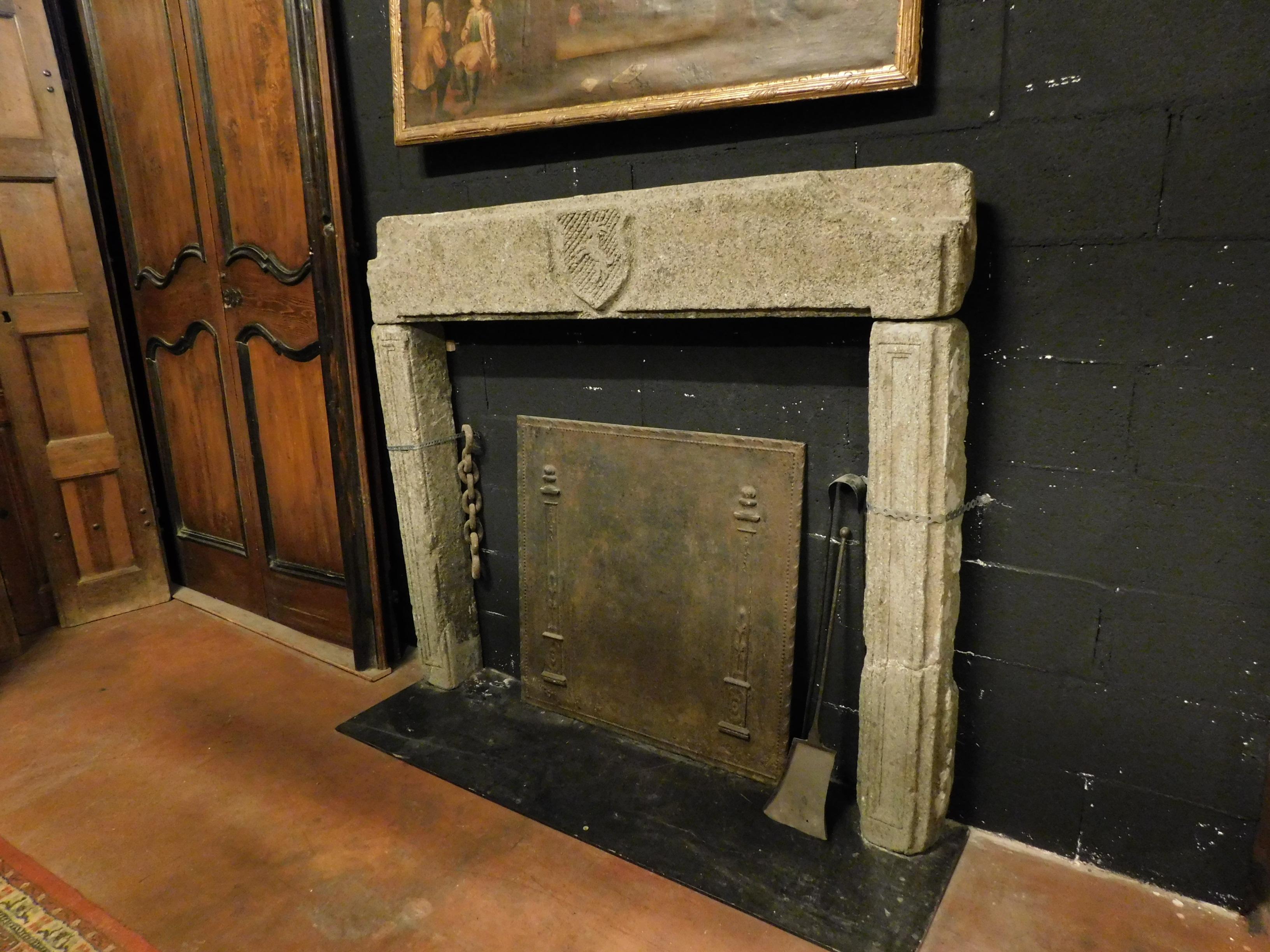 Hand-Carved Antique Carved Stone Fireplace with Coat of Arms, 1700, Italy