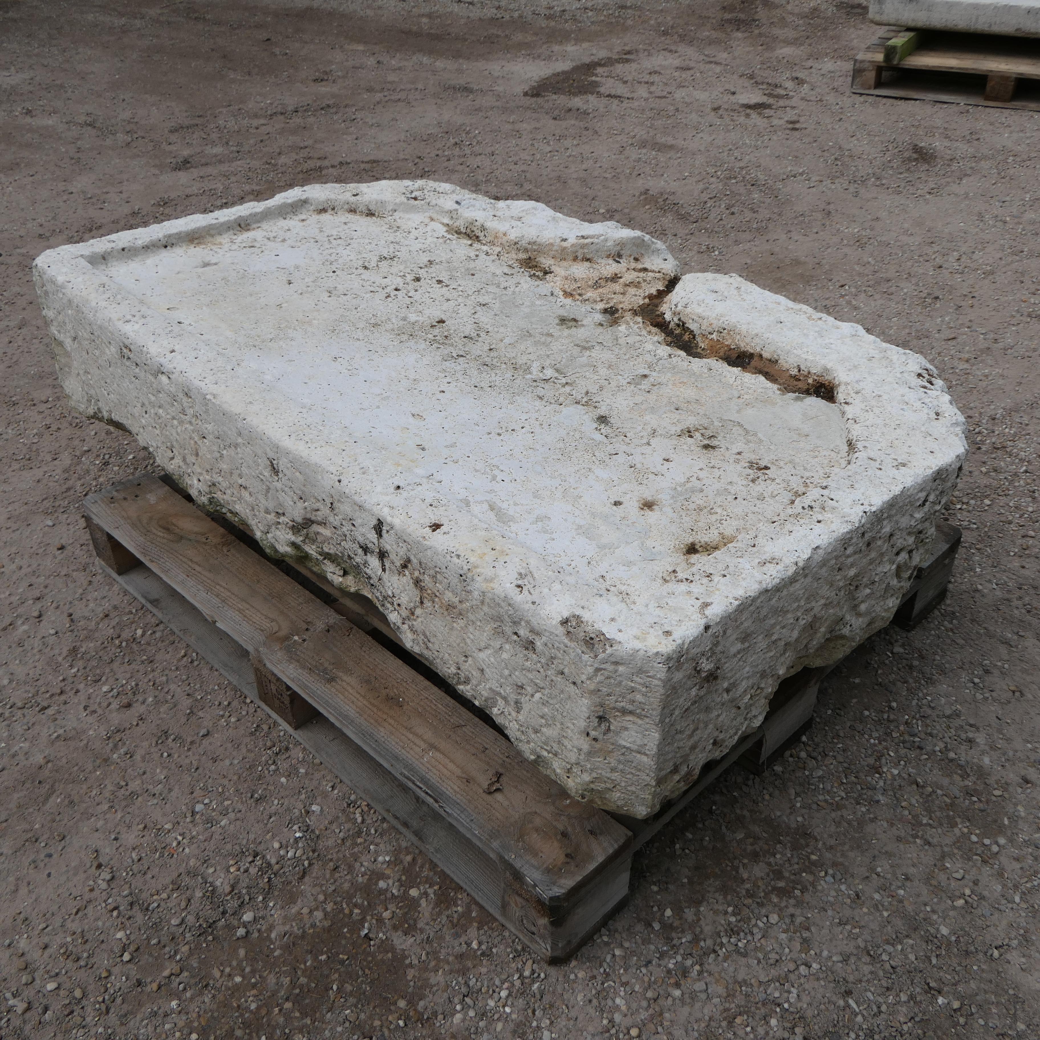 Fregadero antiguo de piedra tallada Francés