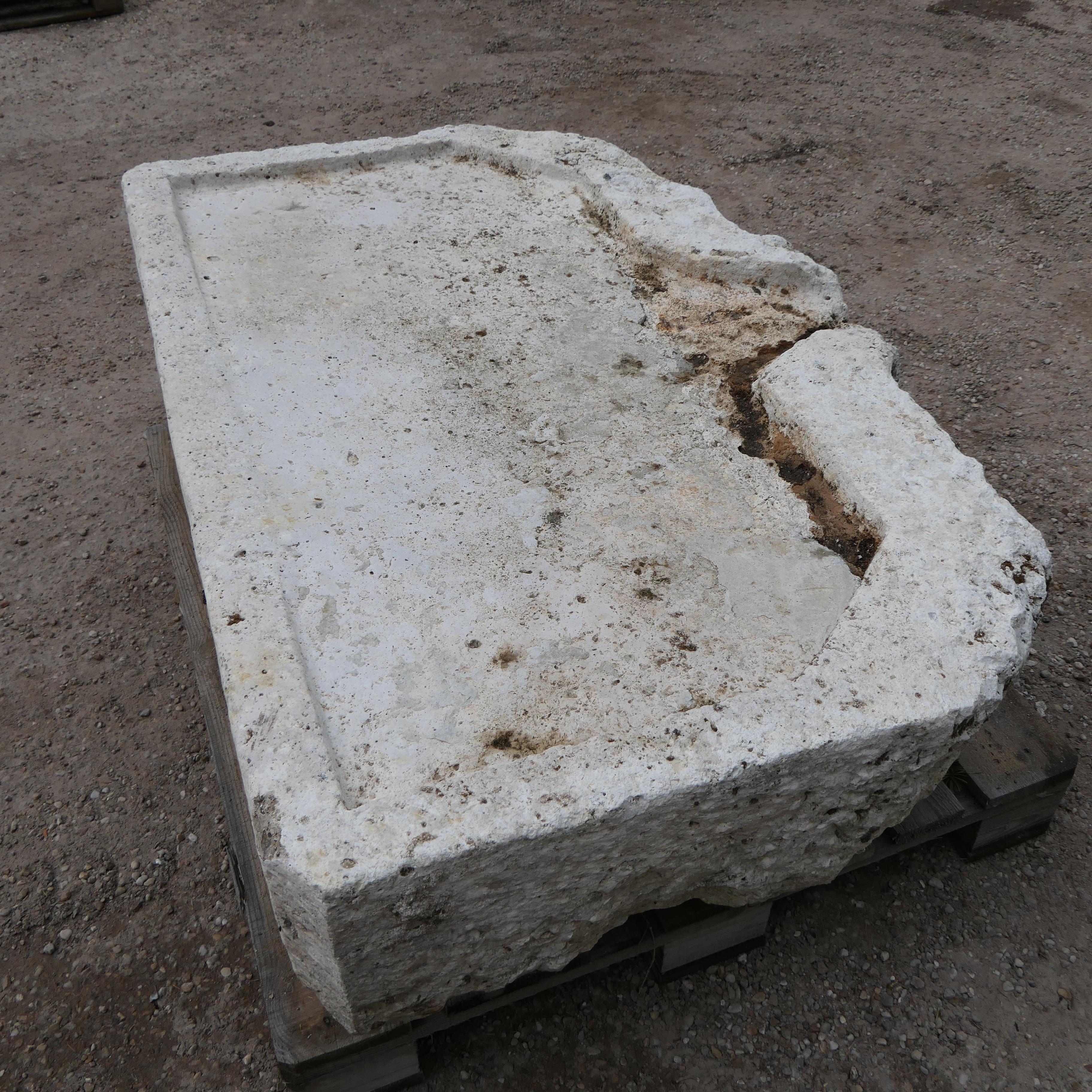 Fregadero antiguo de piedra tallada Piedra