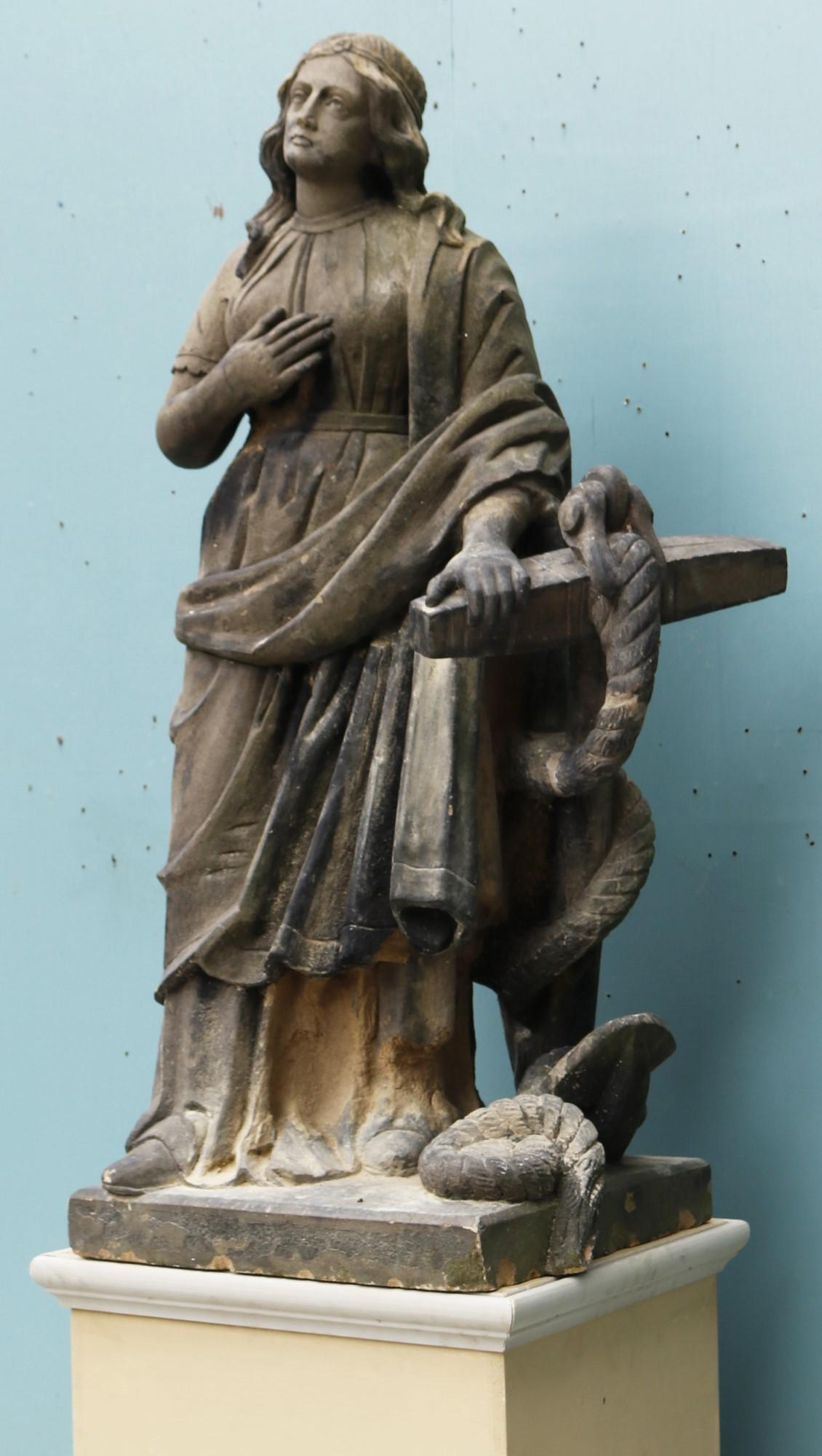 Eine antike geschnitzte Steinstatue der Hoffnung, die auf einem Anker ruht.

Zusätzliche Abmessungen:

Höhe 95 cm

Sockel 37 x 37 cm

Maximale Breite 47 cm

Maximale Tiefe 44 cm