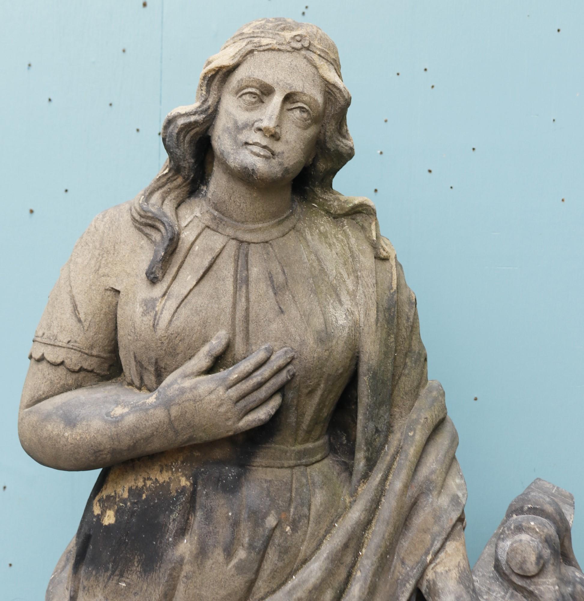 Antike geschnitzte Hoffnungsstatue aus Stein im Zustand „Relativ gut“ im Angebot in Wormelow, Herefordshire