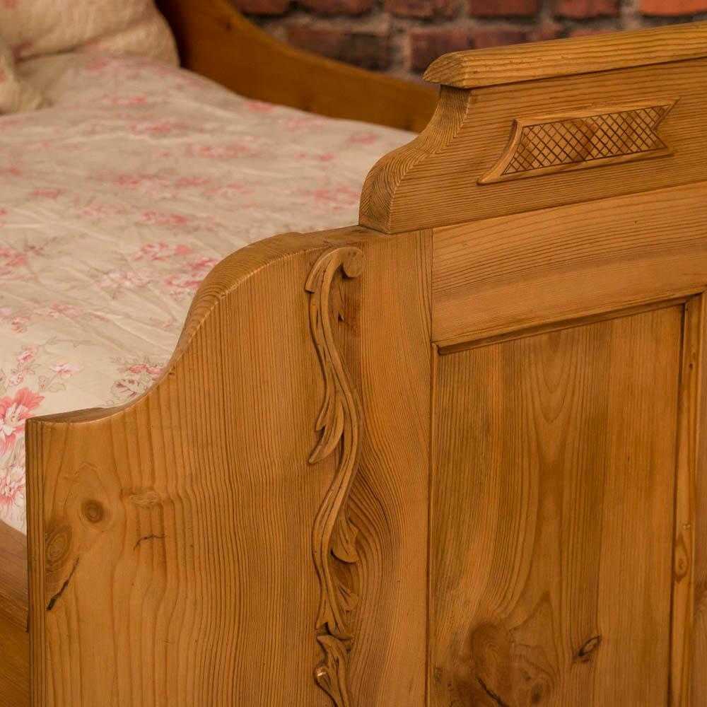 Antique Carved Swedish Twin Pine Bed In Good Condition In Round Top, TX
