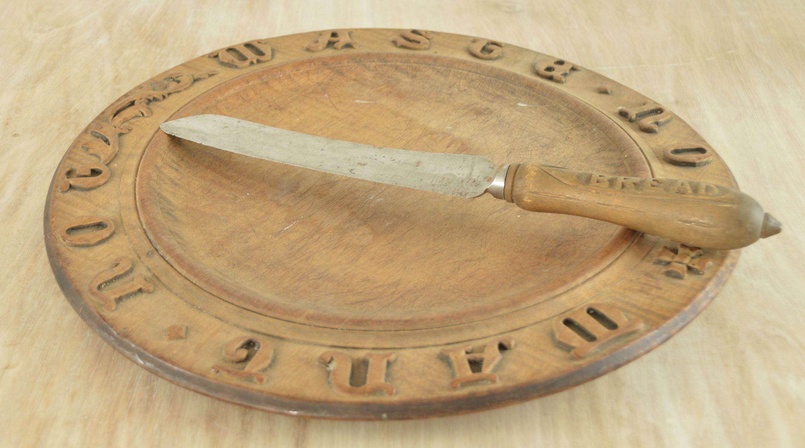 Fabulous bread board with the carved inscription waste not want not.

Makers mark of Jordan, 154 Strand, London on the underside.

With the original bread knife.

In unrestored condition.

Slightly warped.

Free shipping.



