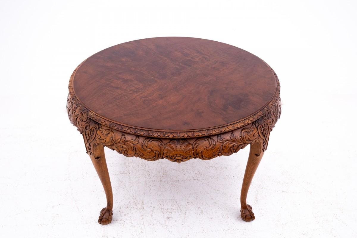 Néo-classique Table ancienne sculptée, Europe occidentale, vers 1910. en vente