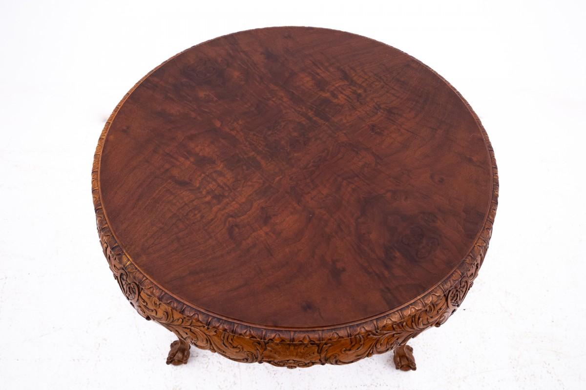 Inconnu Table ancienne sculptée, Europe occidentale, vers 1910. en vente