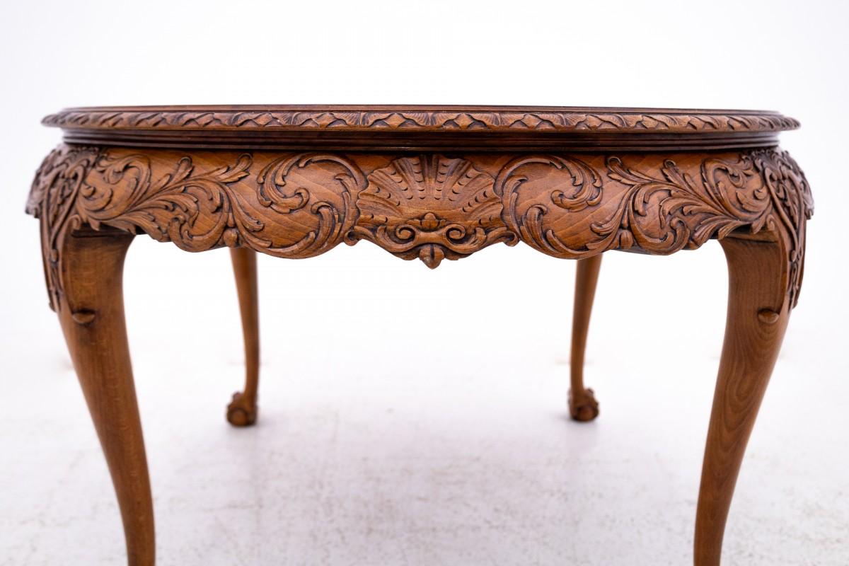 Bois Table ancienne sculptée, Europe occidentale, vers 1910. en vente