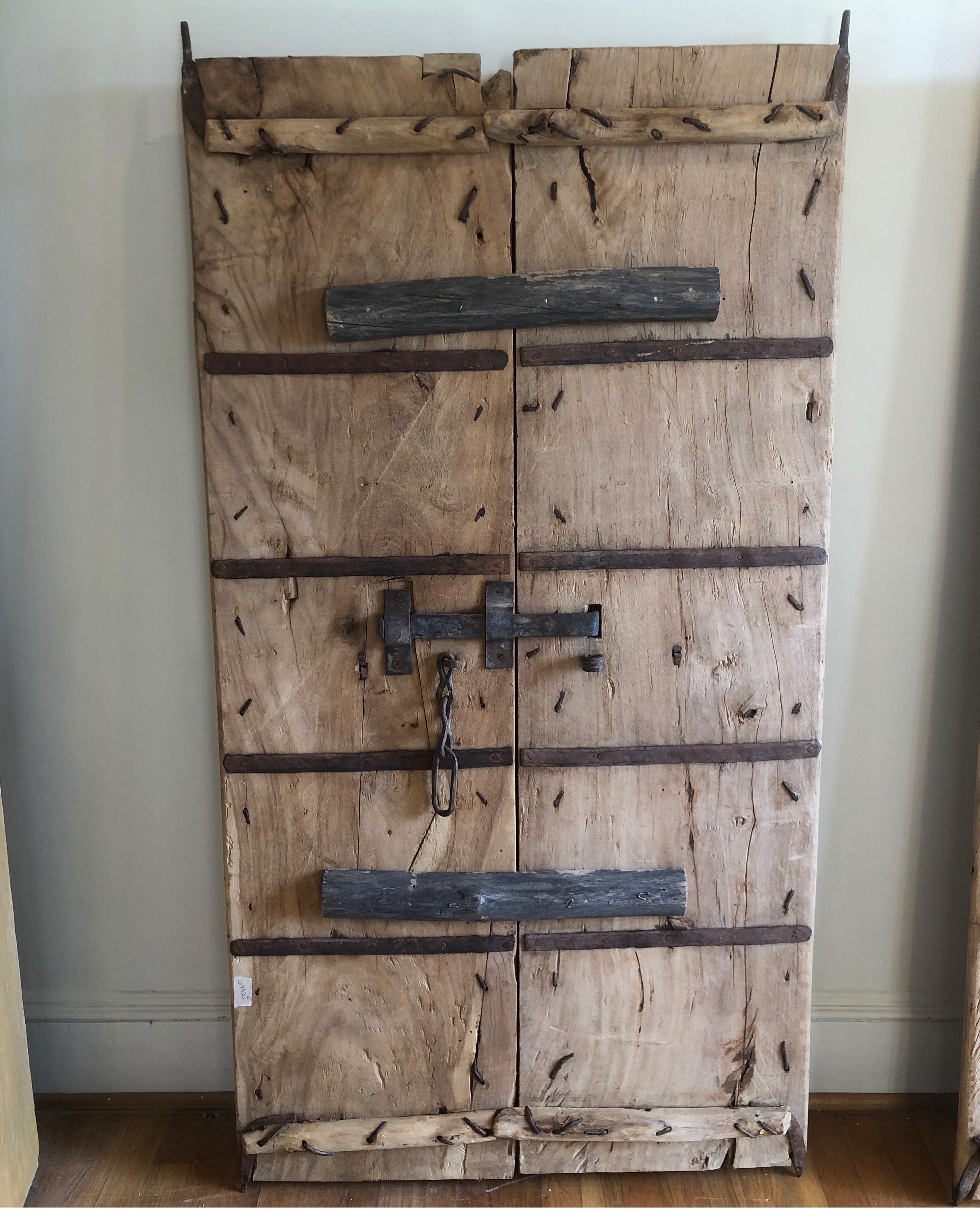 Puerta/portón indio antiguo de madera de teca tallada en Bueno estado para la venta en Los Angeles, CA