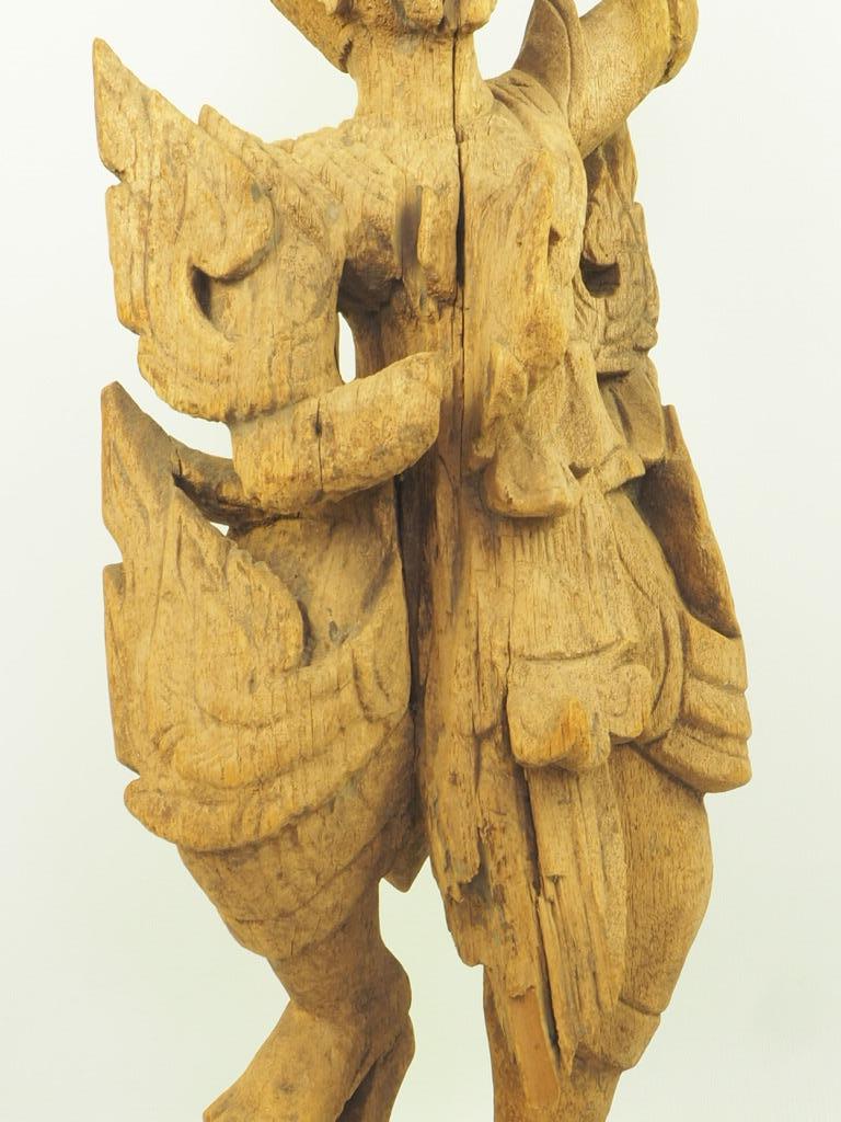 Antiquité - Sculpture thaïlandaise en bois sculpté représentant une Dancing Apsara 3