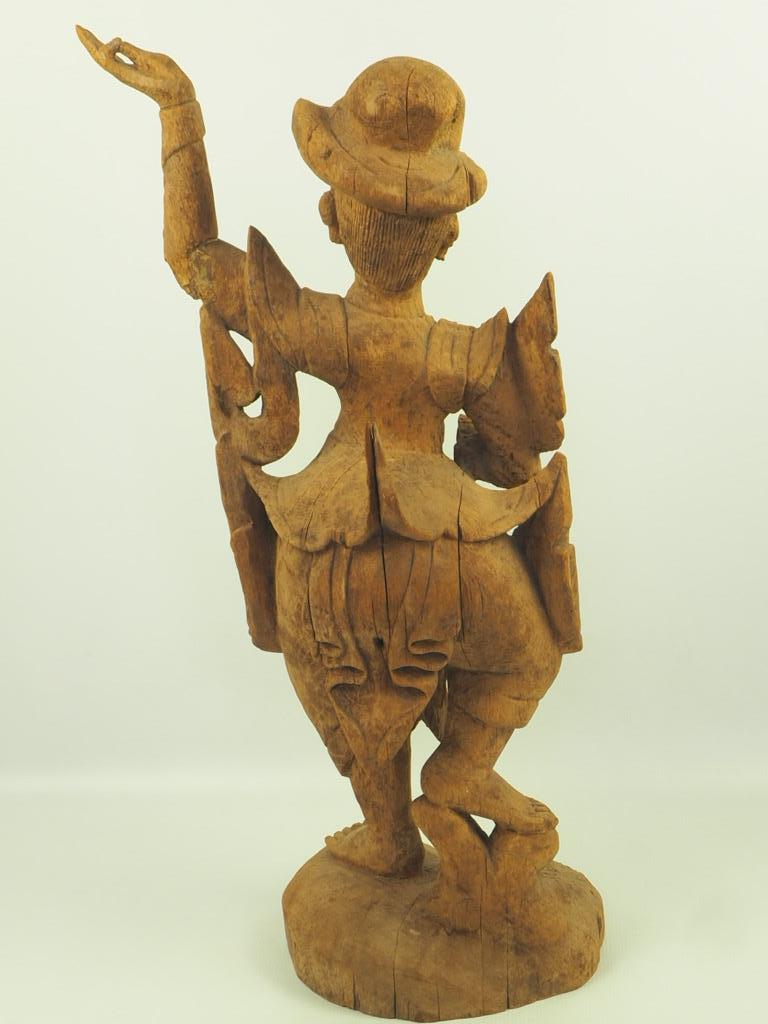 XIXe siècle Antiquité - Sculpture thaïlandaise en bois sculpté représentant une Dancing Apsara
