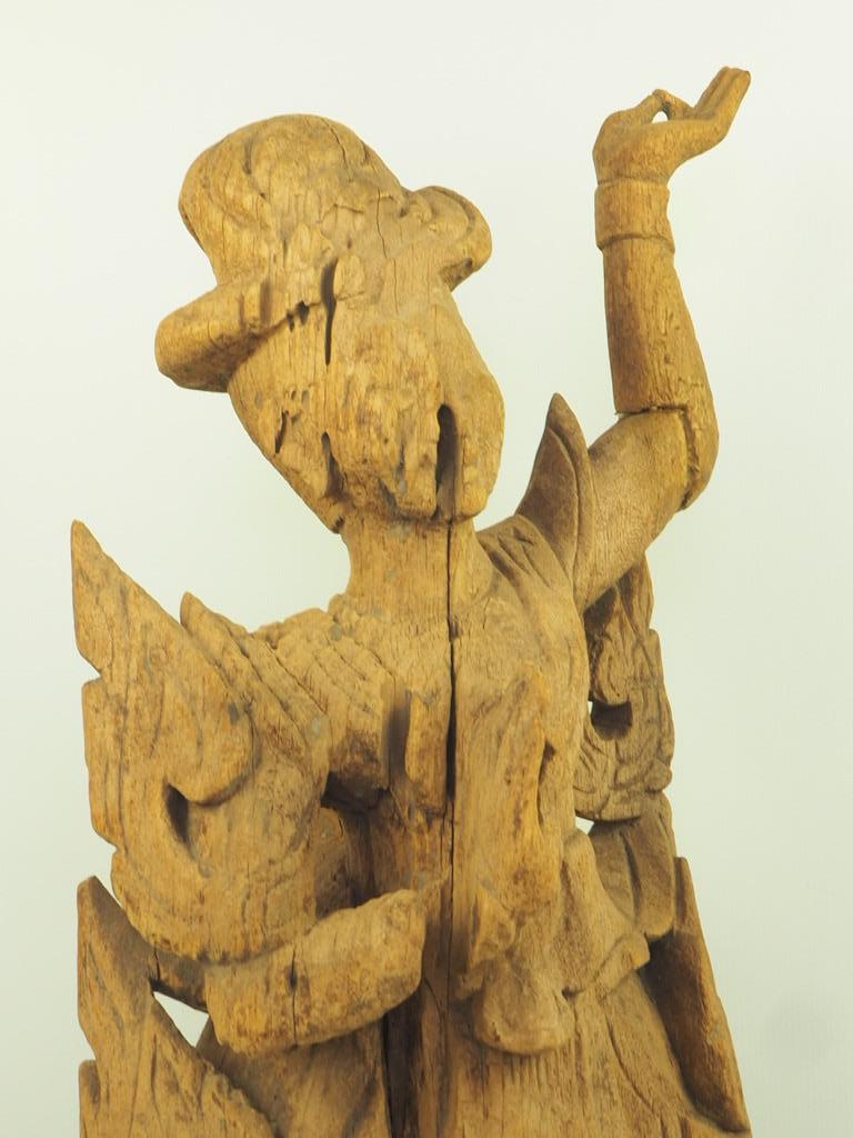 Antiquité - Sculpture thaïlandaise en bois sculpté représentant une Dancing Apsara 2