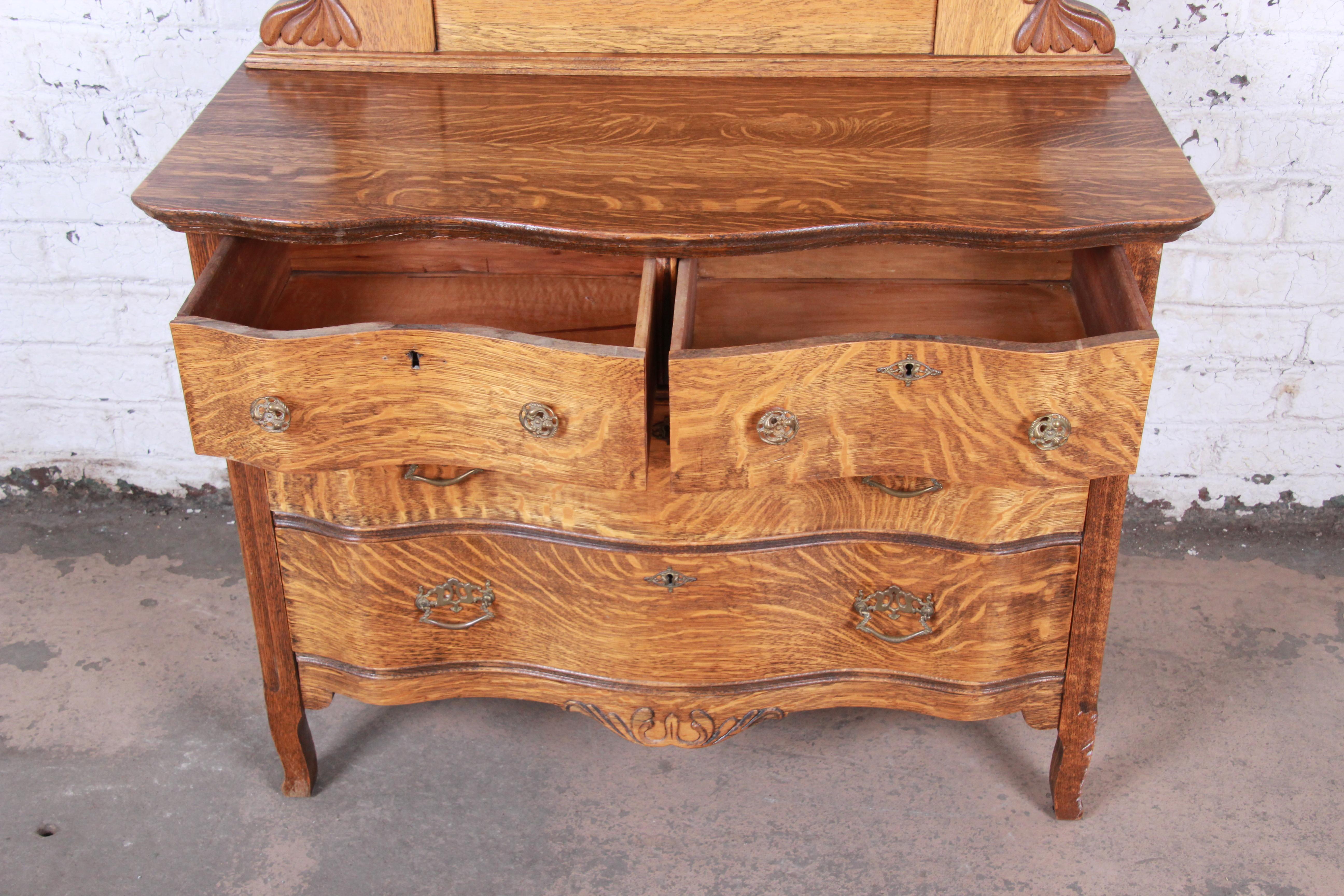 Antique Carved Tiger Oak Dresser with Mirror, circa 1900 1