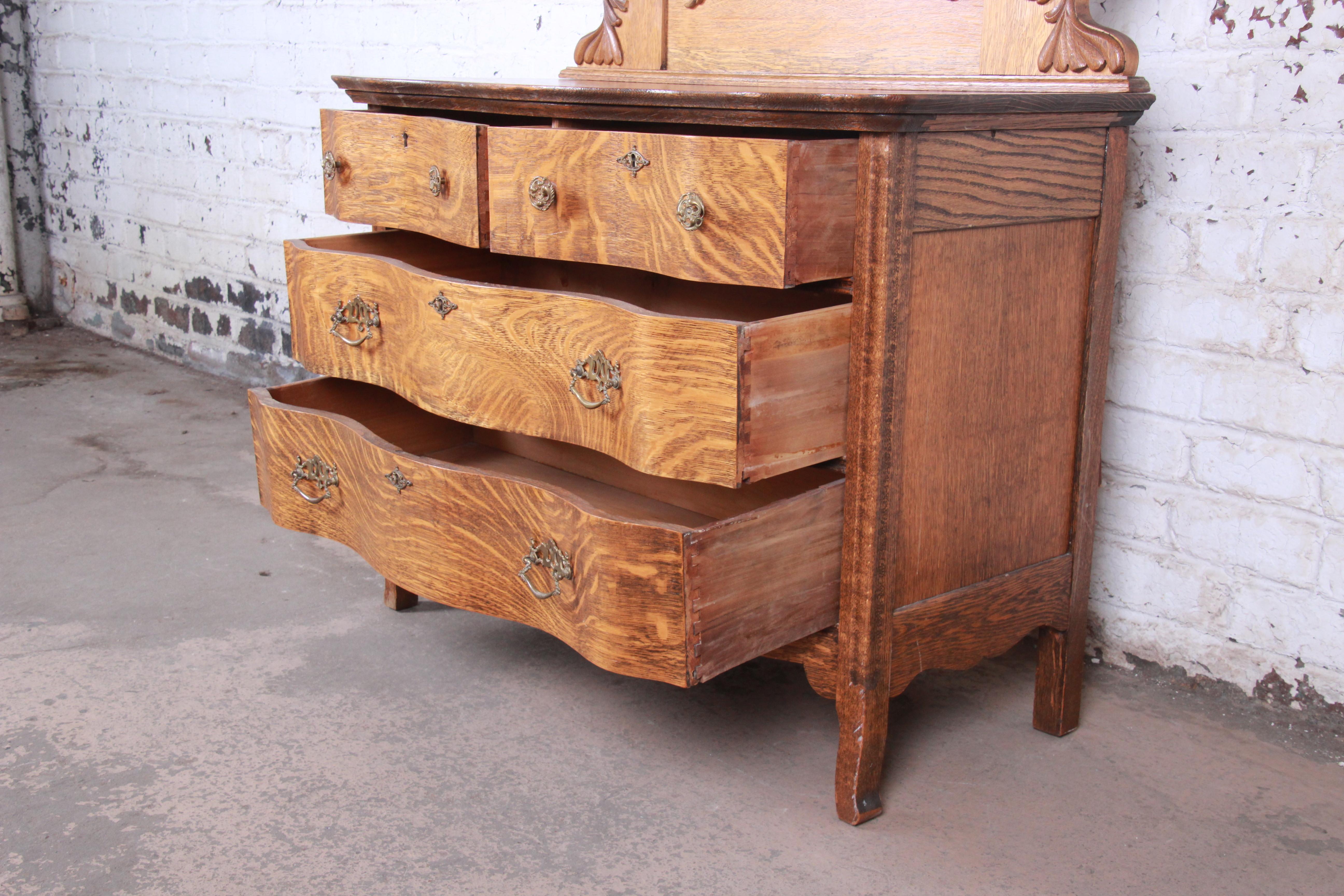 Antique Carved Tiger Oak Dresser with Mirror, circa 1900 3