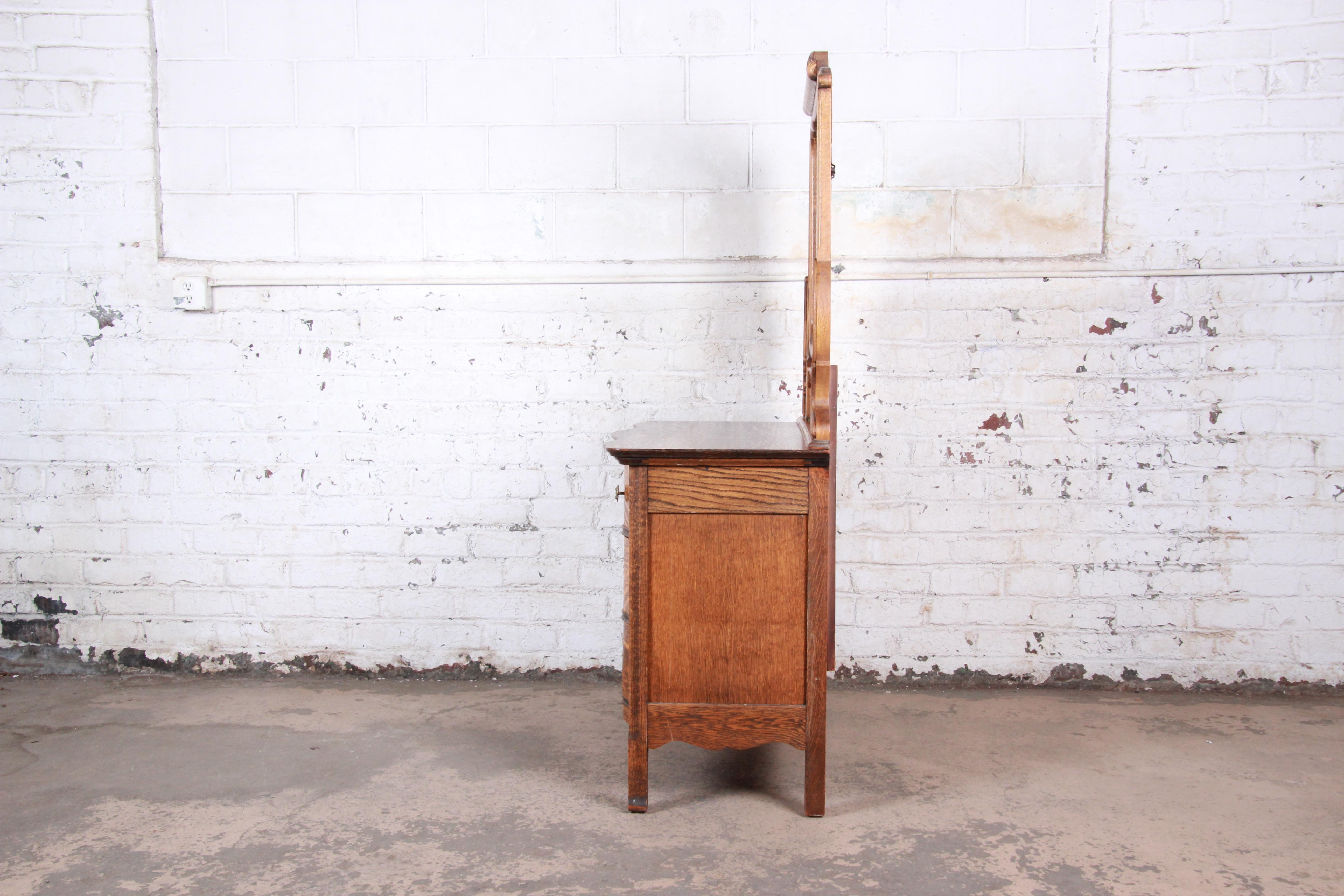 Antique Carved Tiger Oak Dresser with Mirror, circa 1900 7