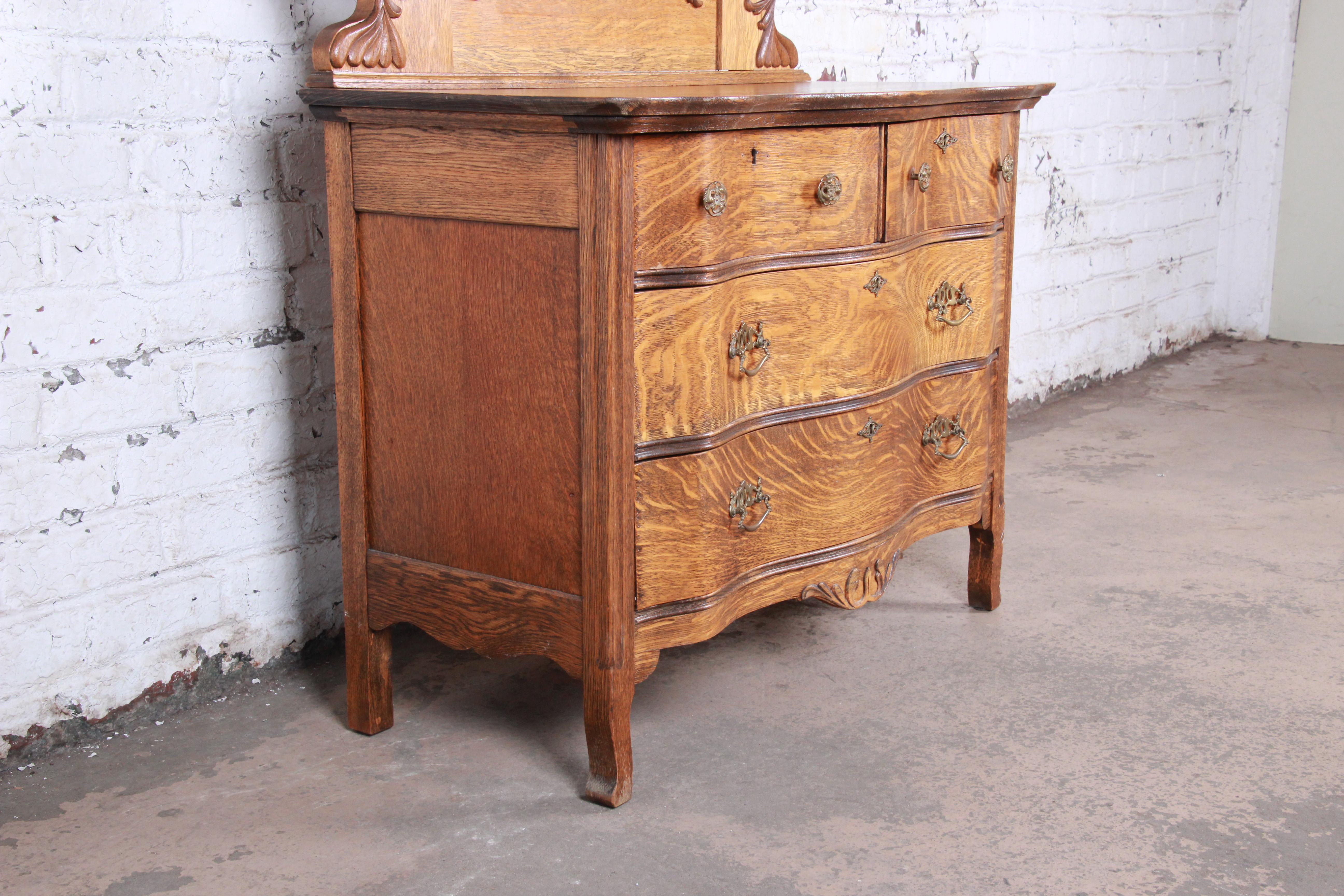 Antique Carved Tiger Oak Dresser with Mirror, circa 1900 In Good Condition In South Bend, IN