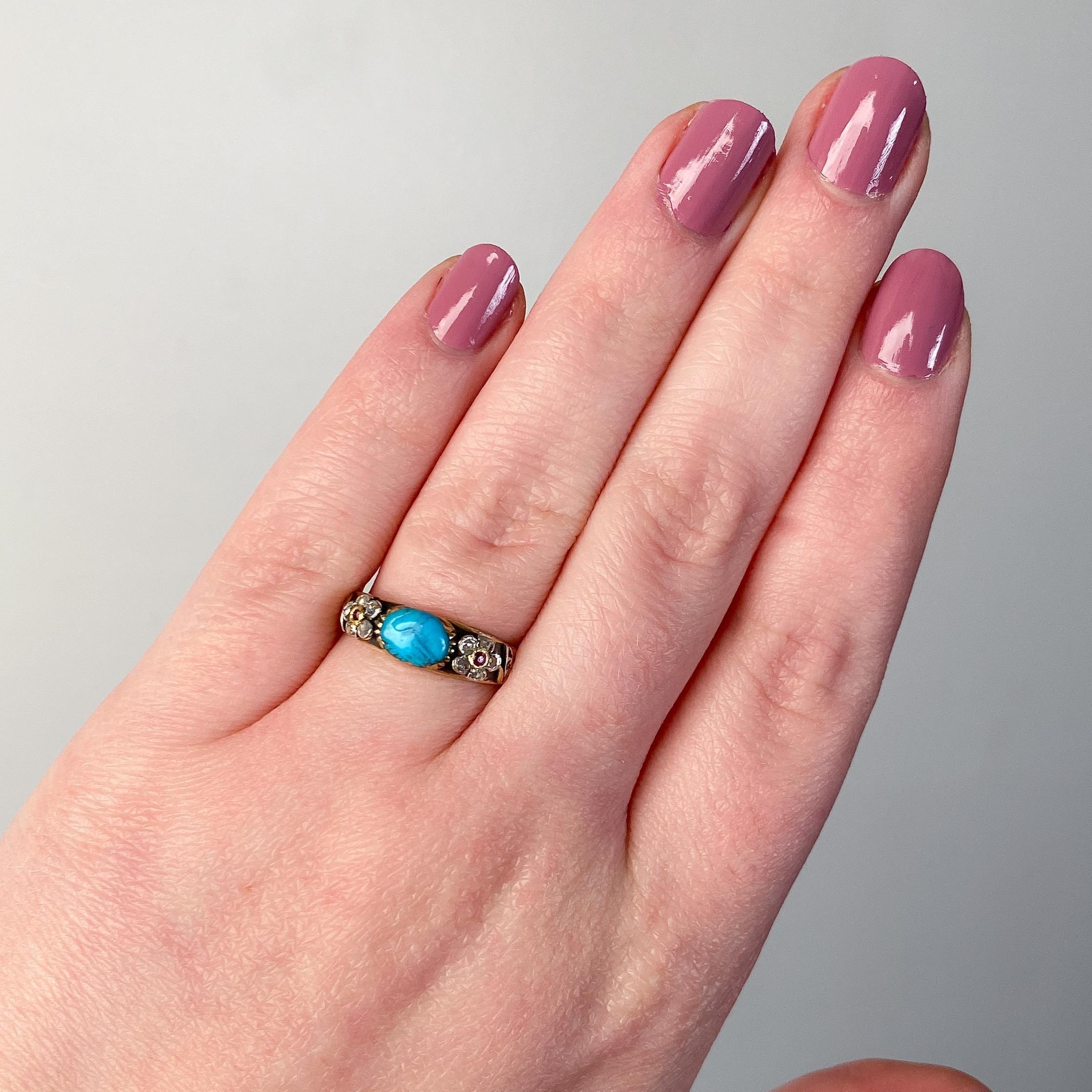 Antique Carved Turquoise Fede Ring of 15ct Gold In Good Condition For Sale In Lewisburg, PA