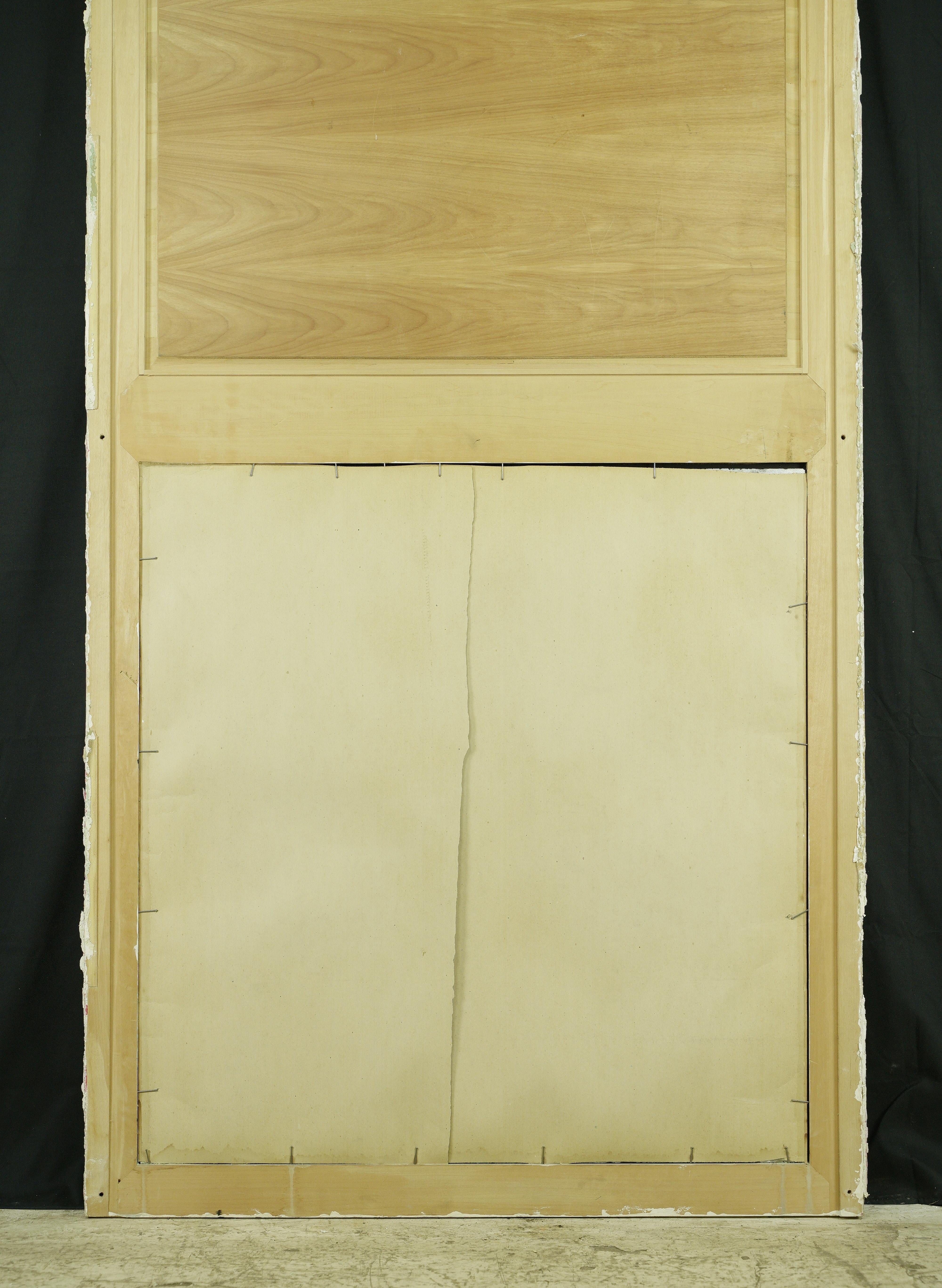 Miroir ancien en bois blanc sculpté en forme d'urne en vente 10