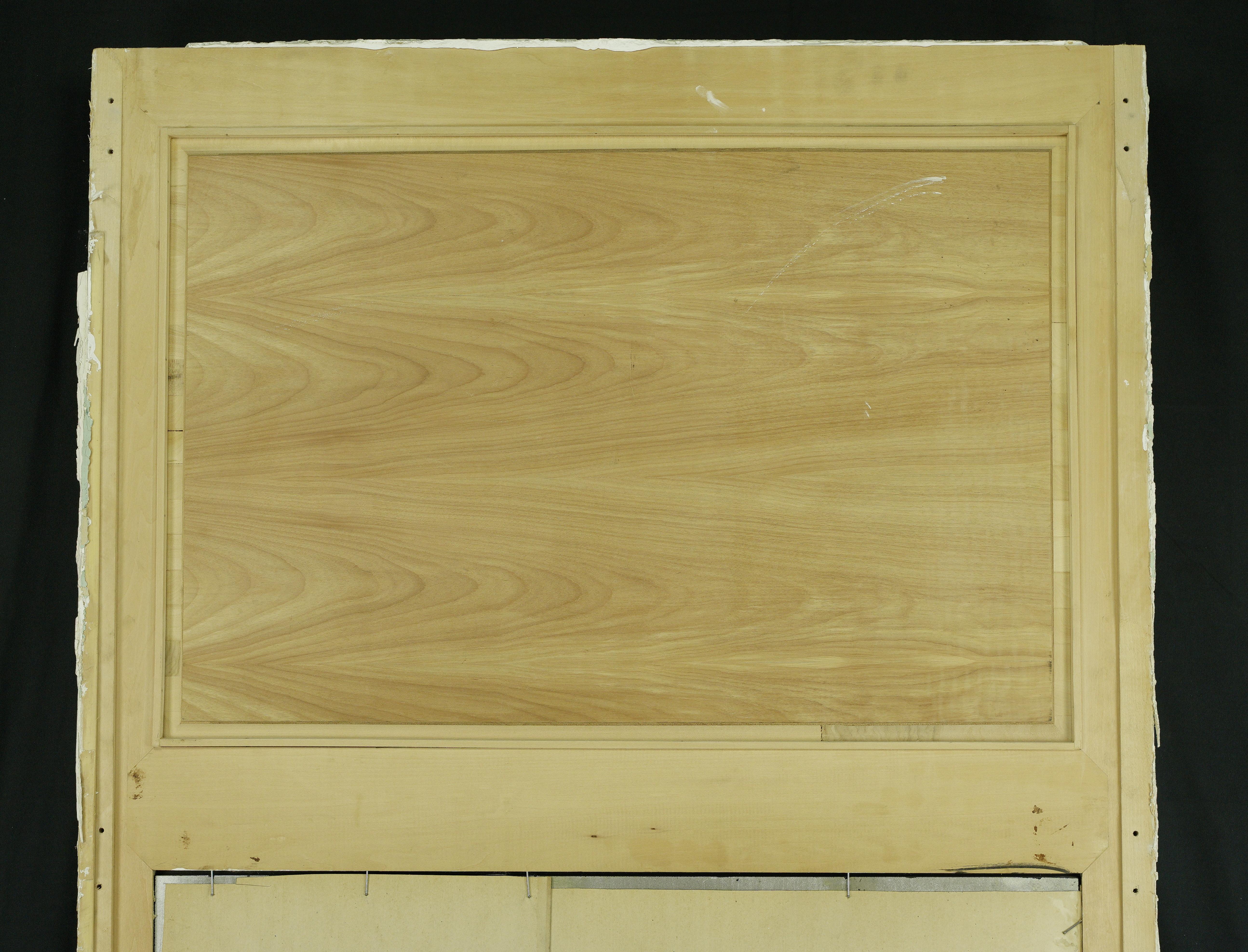 Miroir ancien en bois blanc sculpté en forme d'urne en vente 10