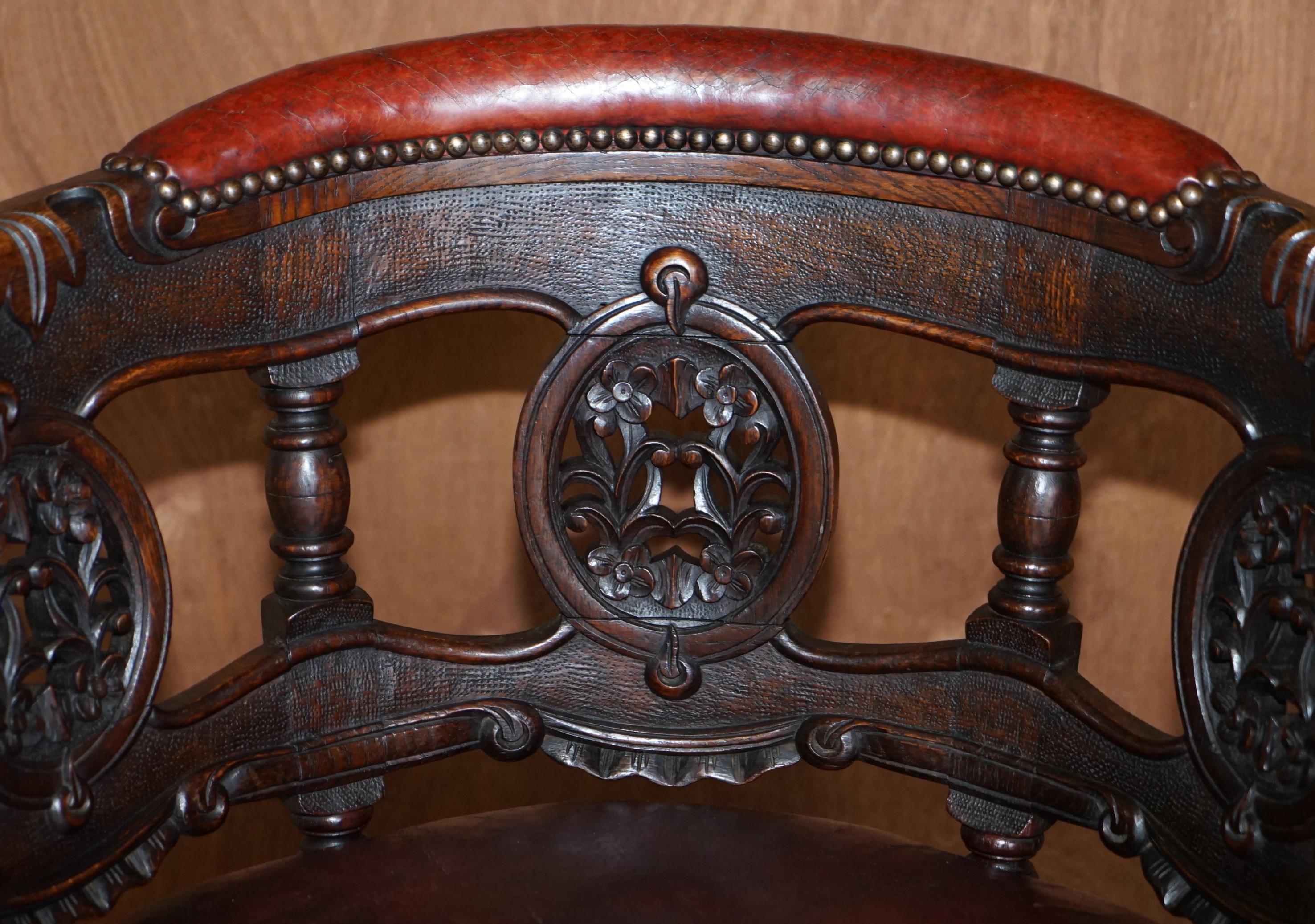 Antique Carved Victorian Oxblood Leather Burgermeister Chair 17th Century Design In Good Condition For Sale In West Sussex, Pulborough
