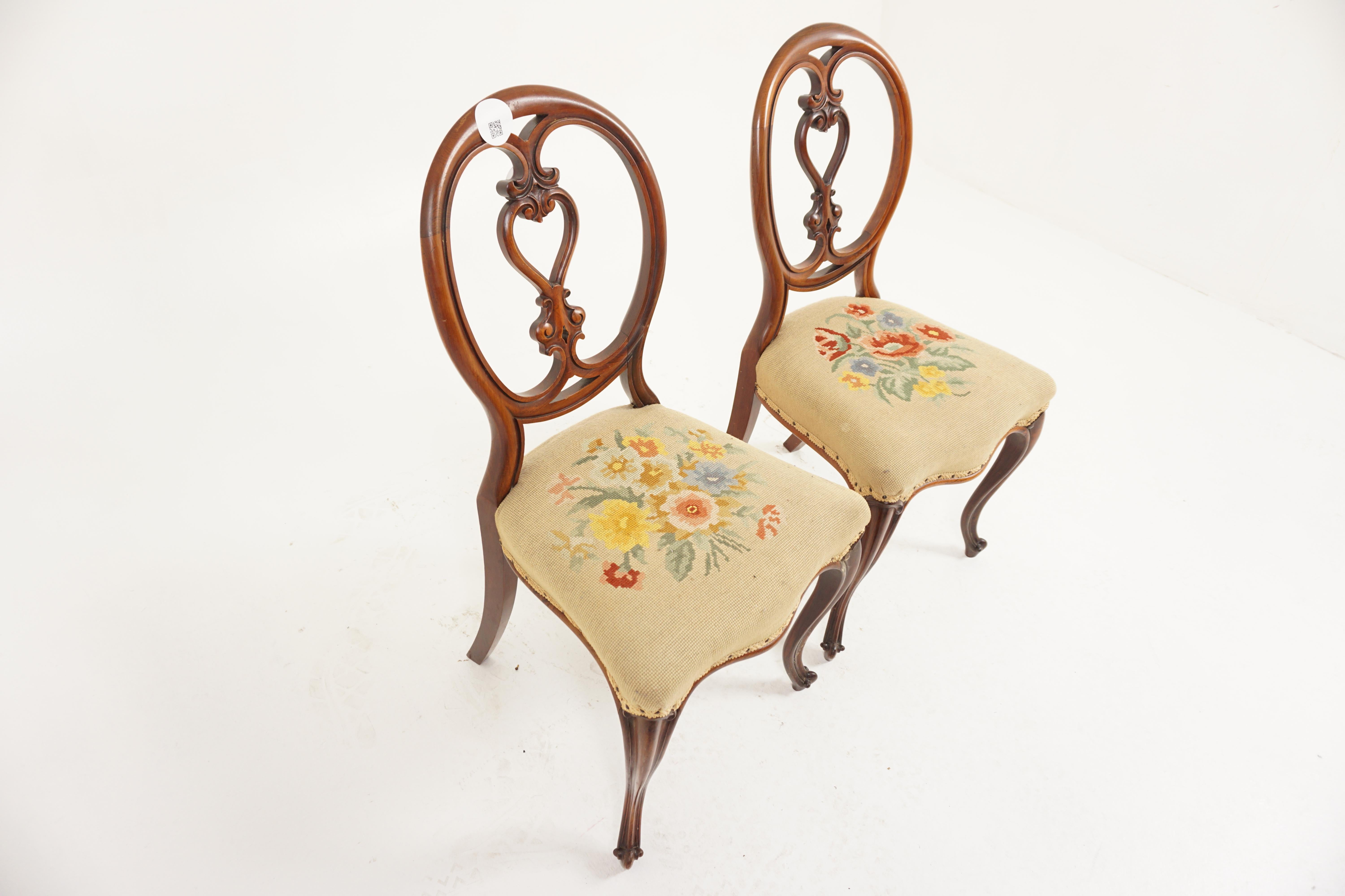 Scottish Antique Carved Walnut Chairs, Pair of Victorian Side Chairs, Scotland 1880, H105 For Sale