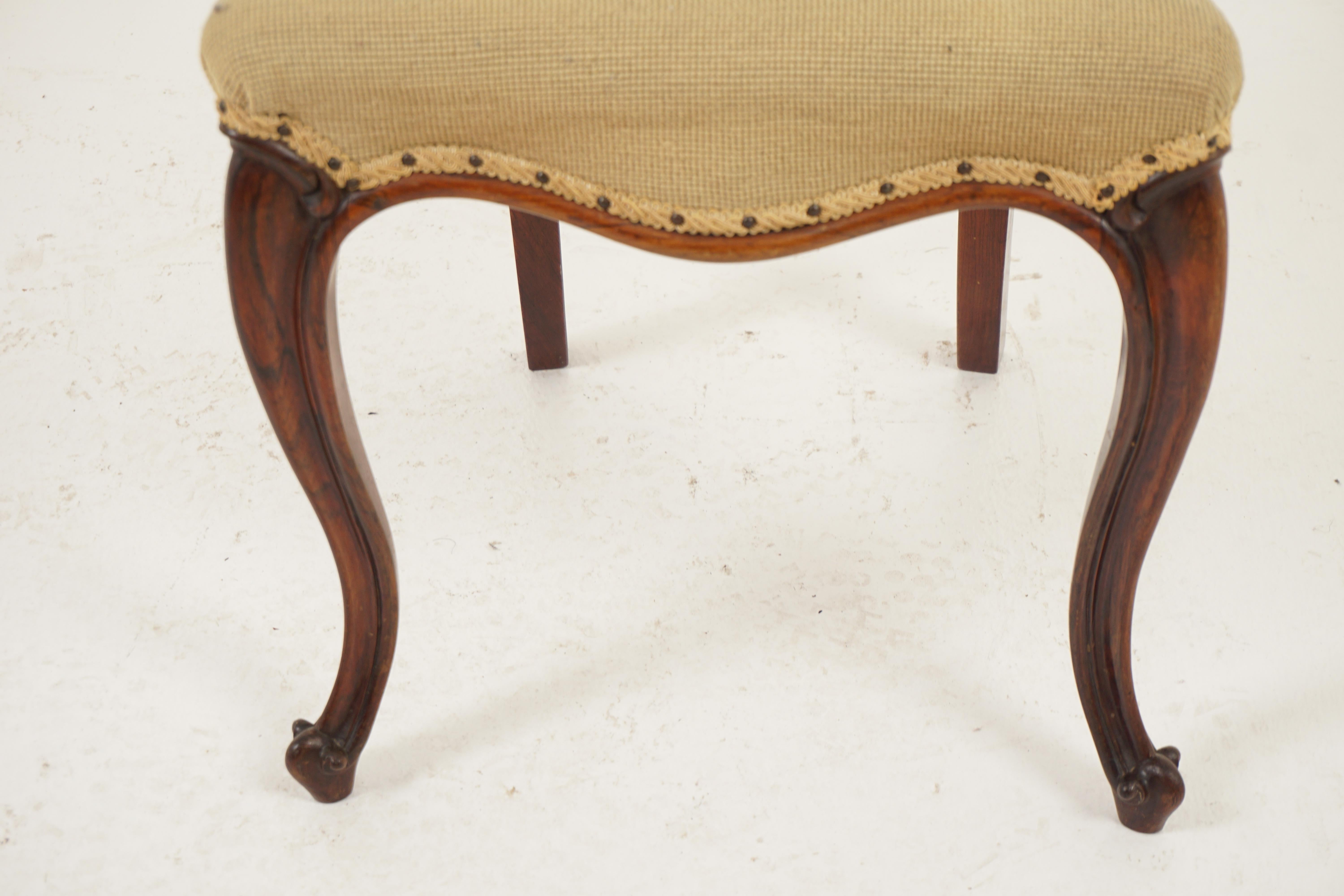 Antike geschnitzte Stühle aus Nussbaumholz, Paar viktorianische Beistellstühle, Schottland 1880, H105 im Zustand „Gut“ im Angebot in Vancouver, BC